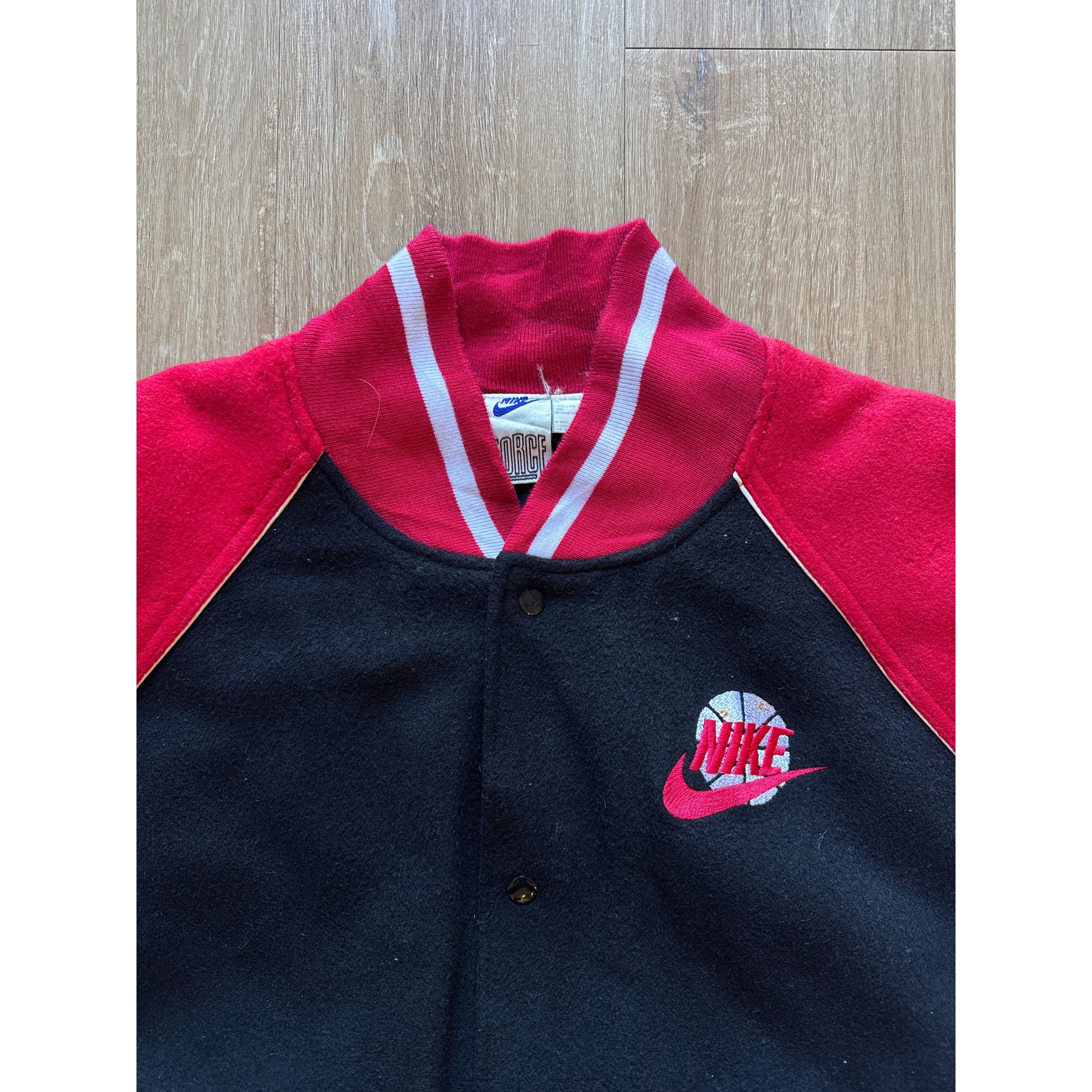 Other Vintage 90s Nike Force Basketball Snap Button Letterman Vars Size US XL / EU 56 / 4 - 2 Thumbnail