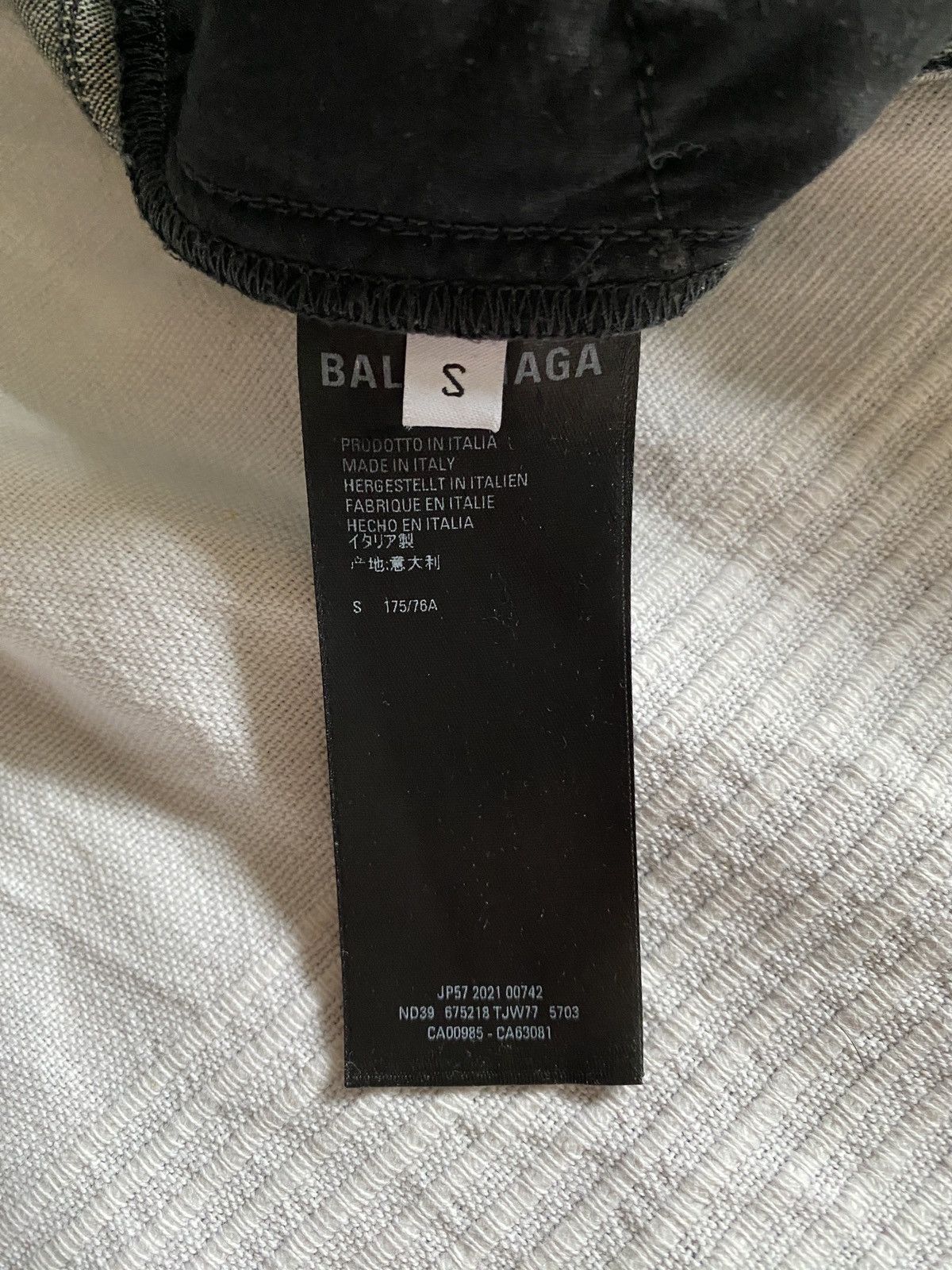 Balenciaga BALENCIAGA SS21 GREY RIPPED BAGGY PANTS SZ:S Size US 36 / EU 52 - 8 Thumbnail
