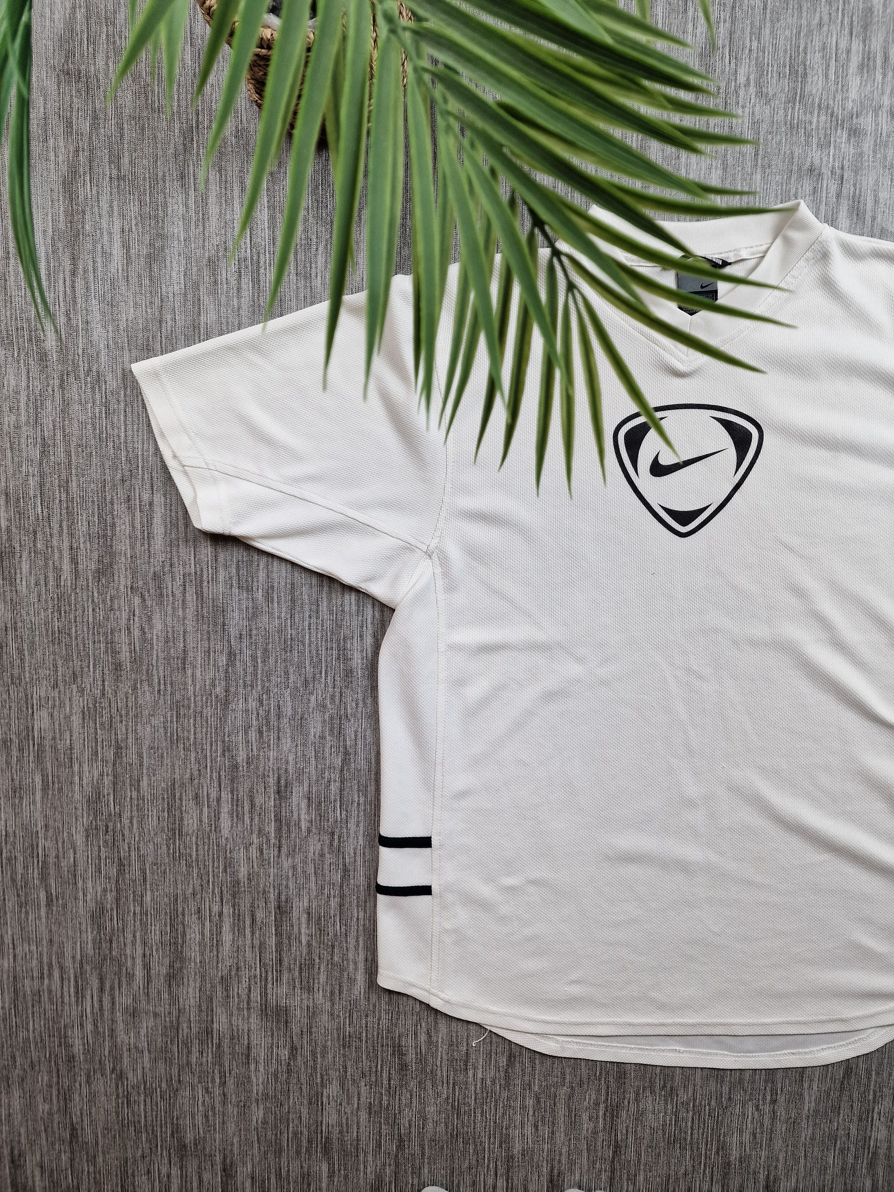 Nike × Vintage 90s Nike Swoosh Vintage Y2K Retro Tee T-Shirt Size US L / EU 52-54 / 3 - 2 Thumbnail