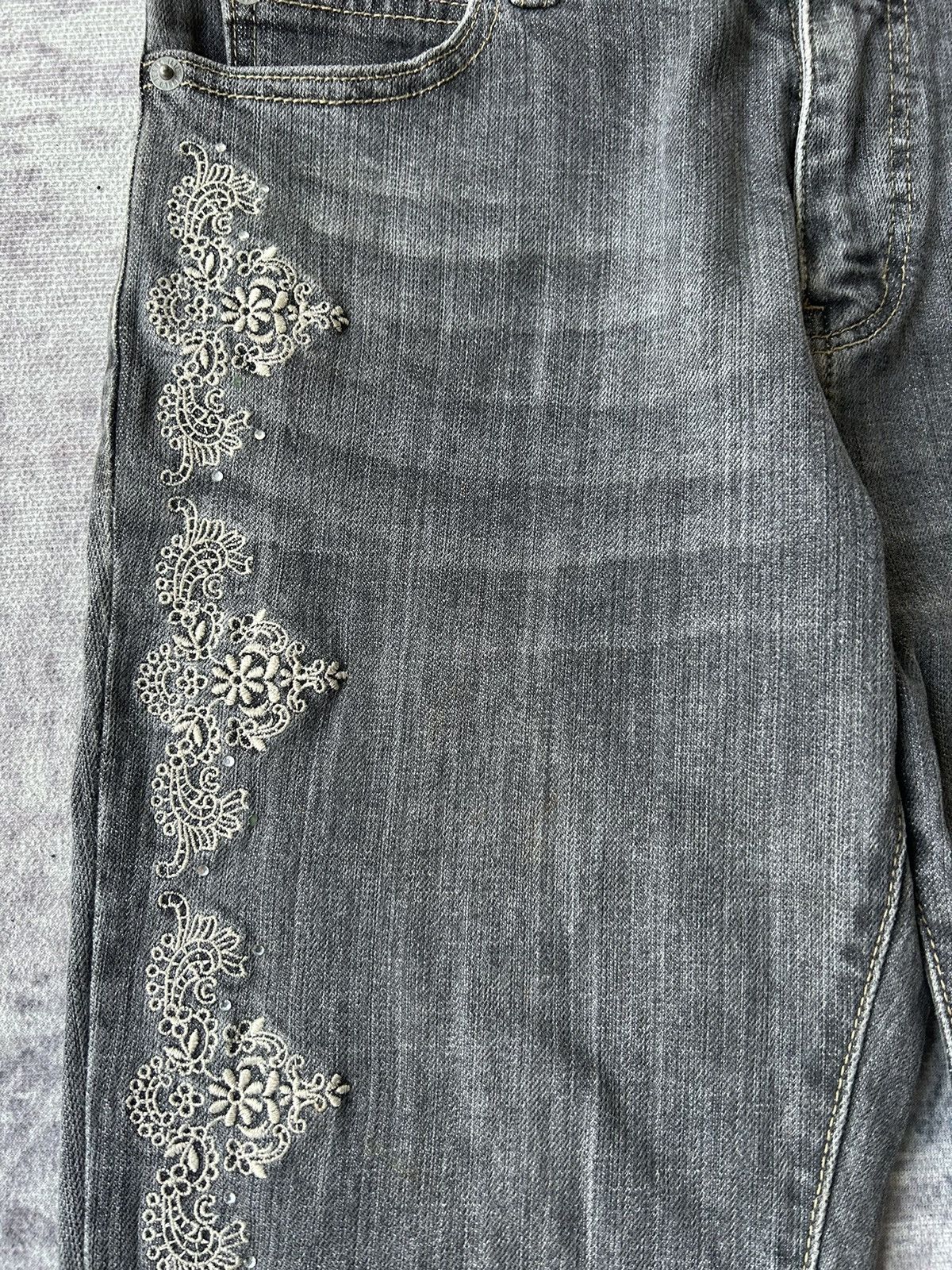 Japanese Brand Y2k Embroidery Flower Flared Jeans Size US 30 / EU 46 - 3 Thumbnail