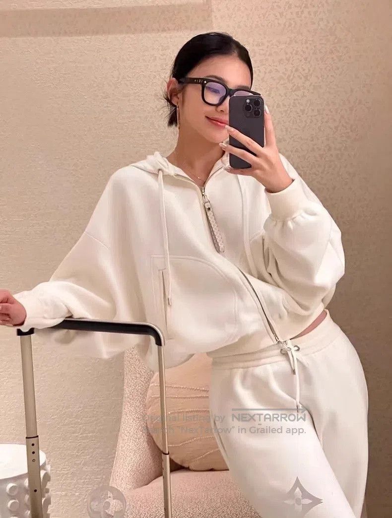 Louis Vuitton Louis Vuitton 25 New Beige Old Flower Hooded Zip Hoodie Size US M / EU 48-50 / 2 - 8 Thumbnail
