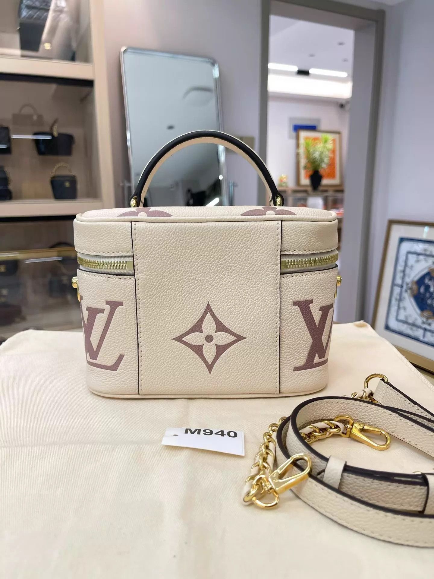 Louis Vuitton LV Vanity Cream White Leather Case Near Mint w/Dust Bag M940 Size ONE SIZE - 4 Thumbnail