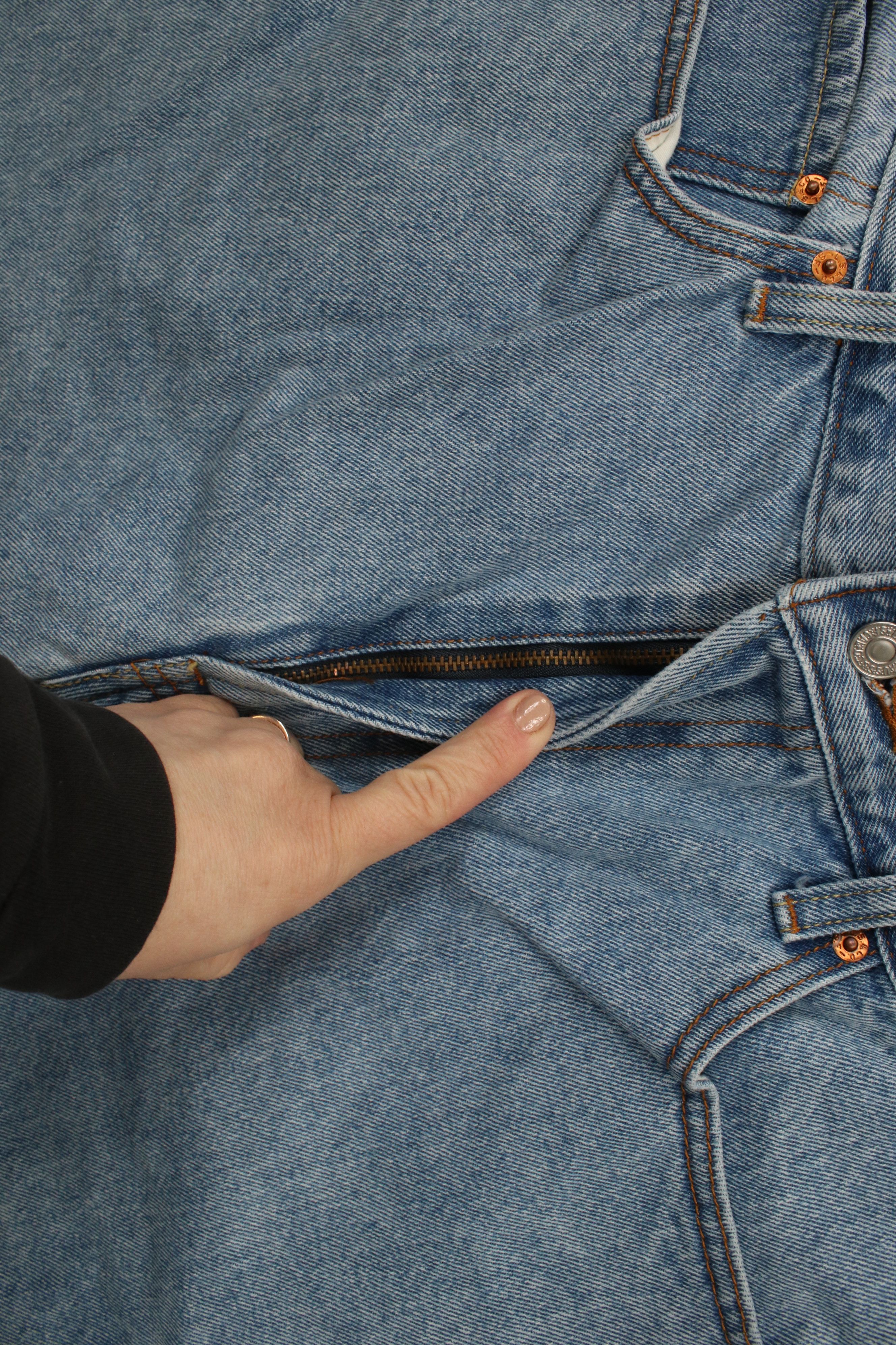 Levi's × Vintage Vintage Y2K 2005 Levis 550 Fit Denim Jean Shorts Jorts Size US 36 / EU 52 - 5 Thumbnail