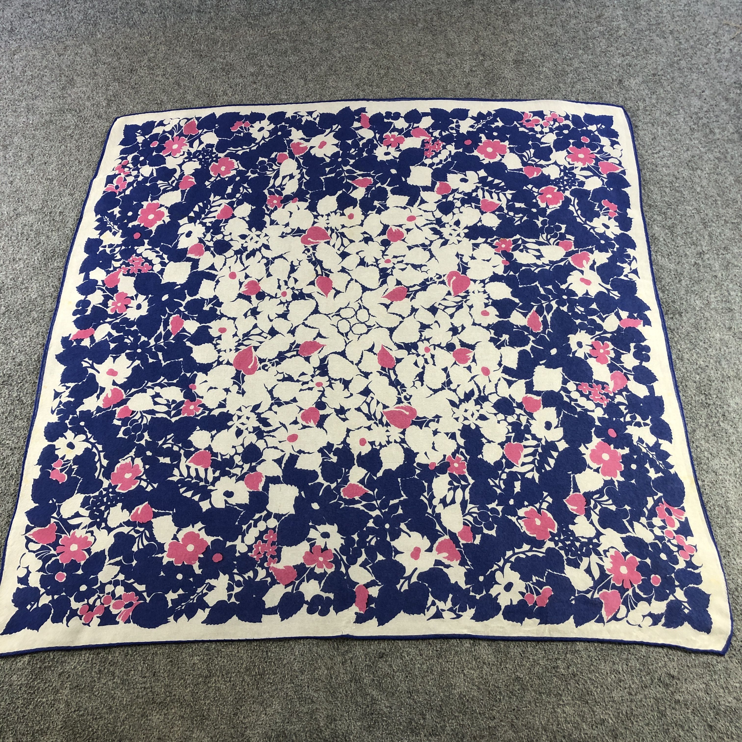 Vintage Vintage Luxury Floral Hand Rolled Silk Scarf M1295 Size ONE SIZE - 2 Thumbnail