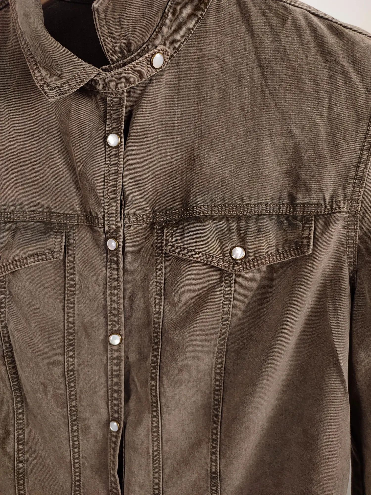 Burberry Burberry Lyocell Viscose Pearl button Shirt Size L / US 10 / IT 46 - 6 Thumbnail