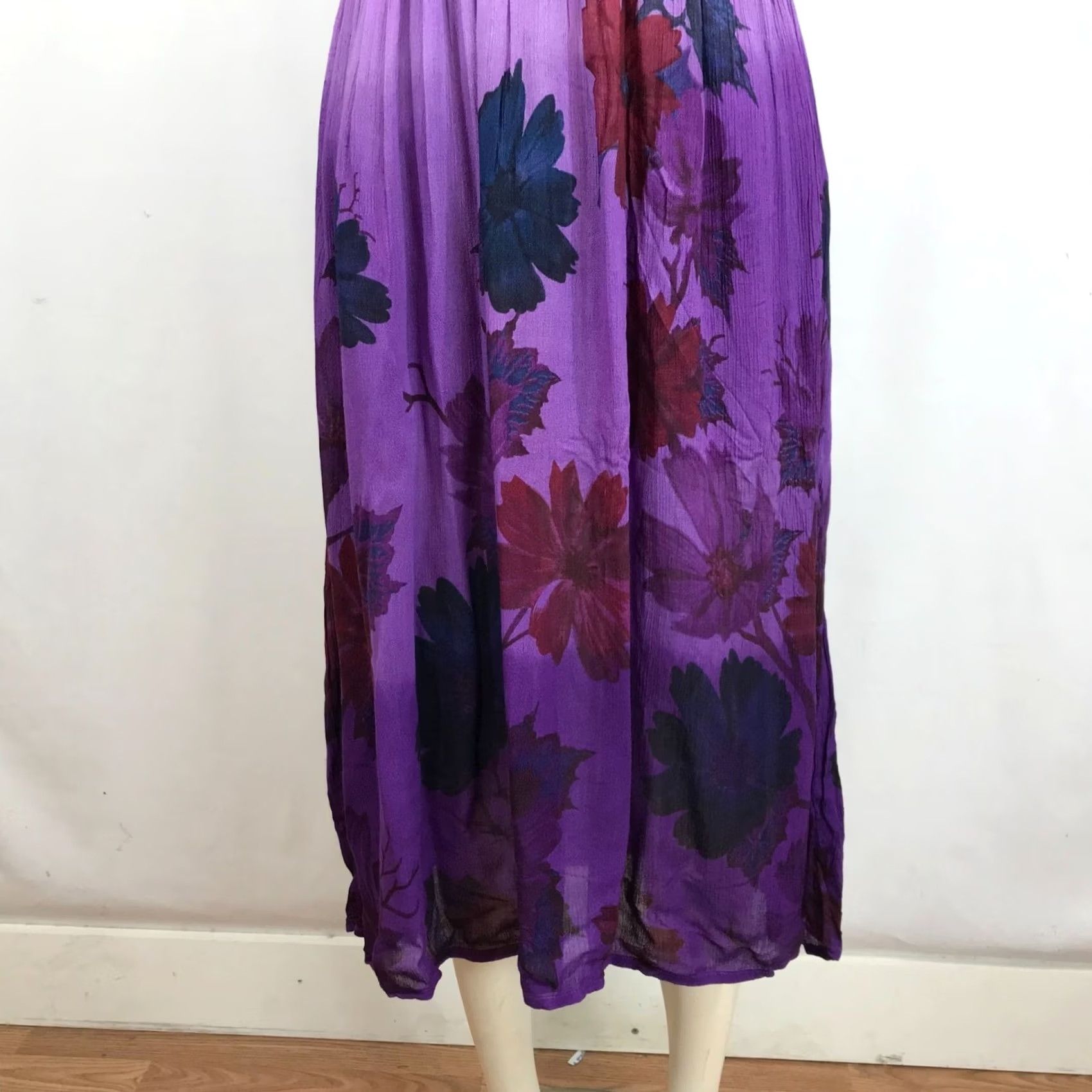 Vintage MKY - WOMEN'S S - PURPLE SPAGHETTI STRAP V NECK RAYON FLORAL MIDI DRESS Size S / US 4 / IT 40 - 3 Thumbnail