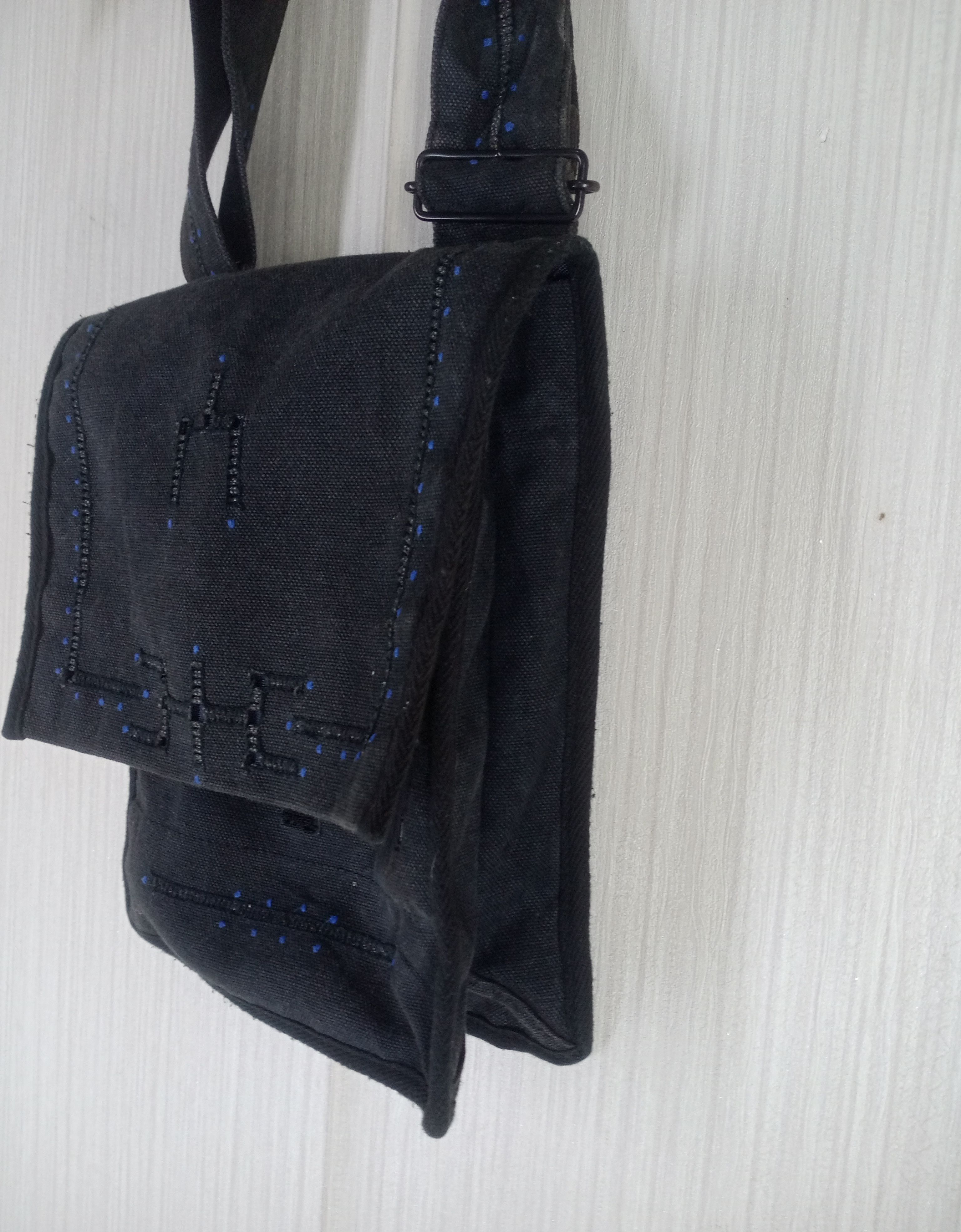 Issey Miyake Vintage Issey Miyake Cross Body Canvas Bag Size ONE SIZE - 2 Thumbnail