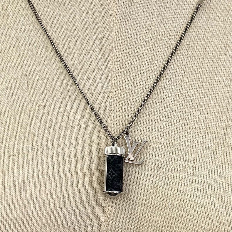 Louis Vuitton Louis Vuitton Silver Reading Perfume Bottle Necklace Size ONE SIZE - 2 Thumbnail