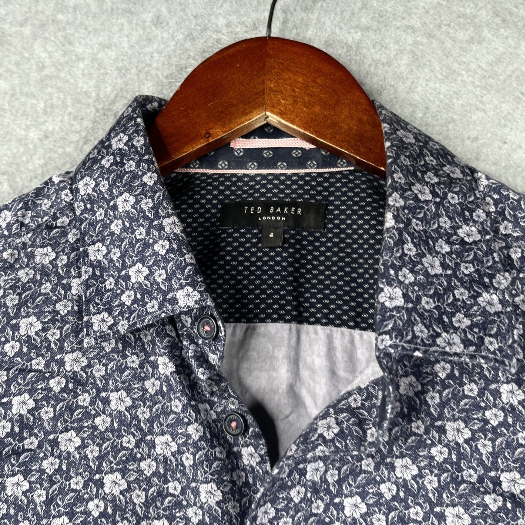 Ted Baker Ted Baker London Shirt Mens Size 4 Button-Up Short Sleeve Navy Pink Flower Print Cotton Size US L / EU 52-54 / 3 - 3 Thumbnail