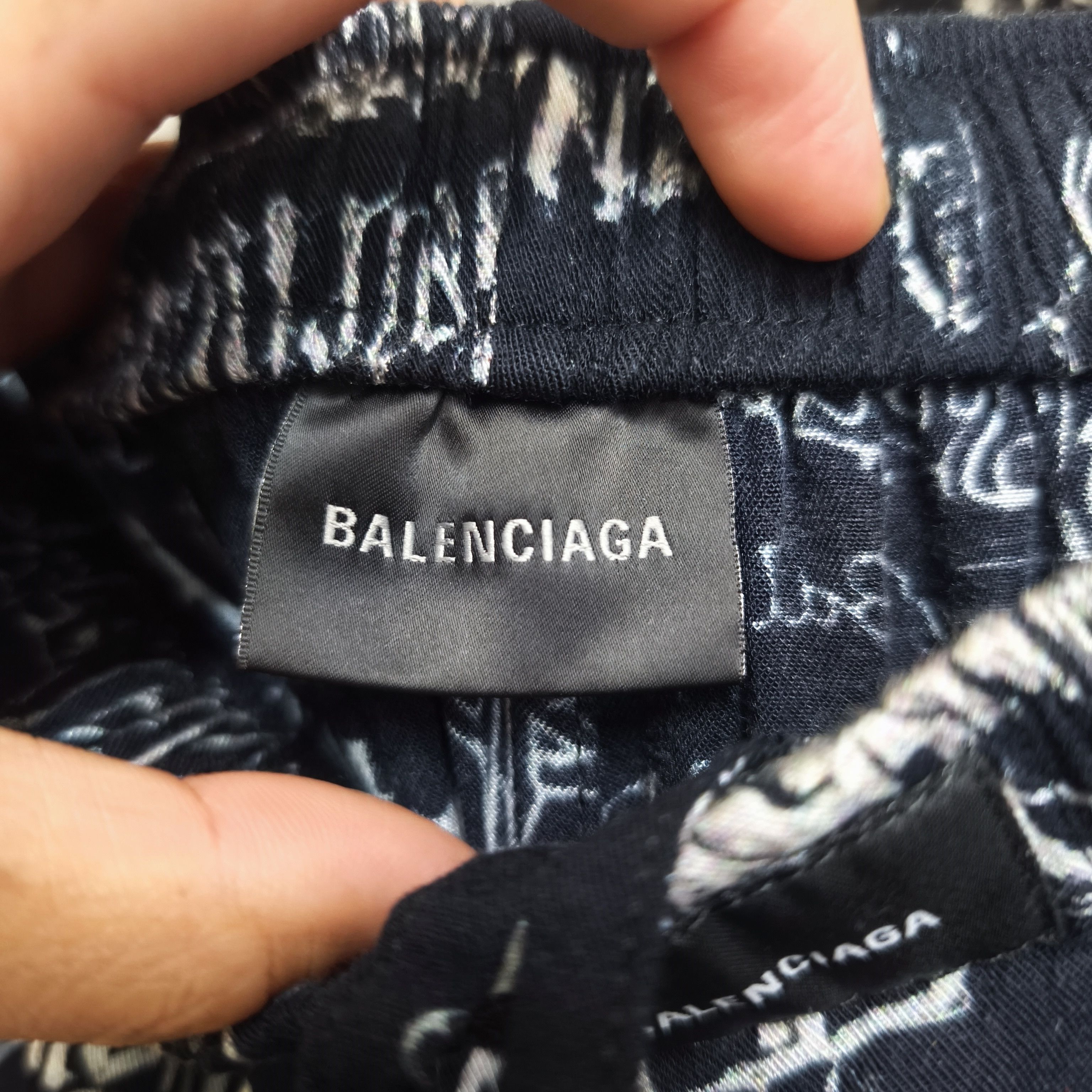Balenciaga 1 Set 🔥🔥Balenciaga Black Printed Shirt DIY Metal Graffiti Size US M / EU 48-50 / 2 - 14 Thumbnail