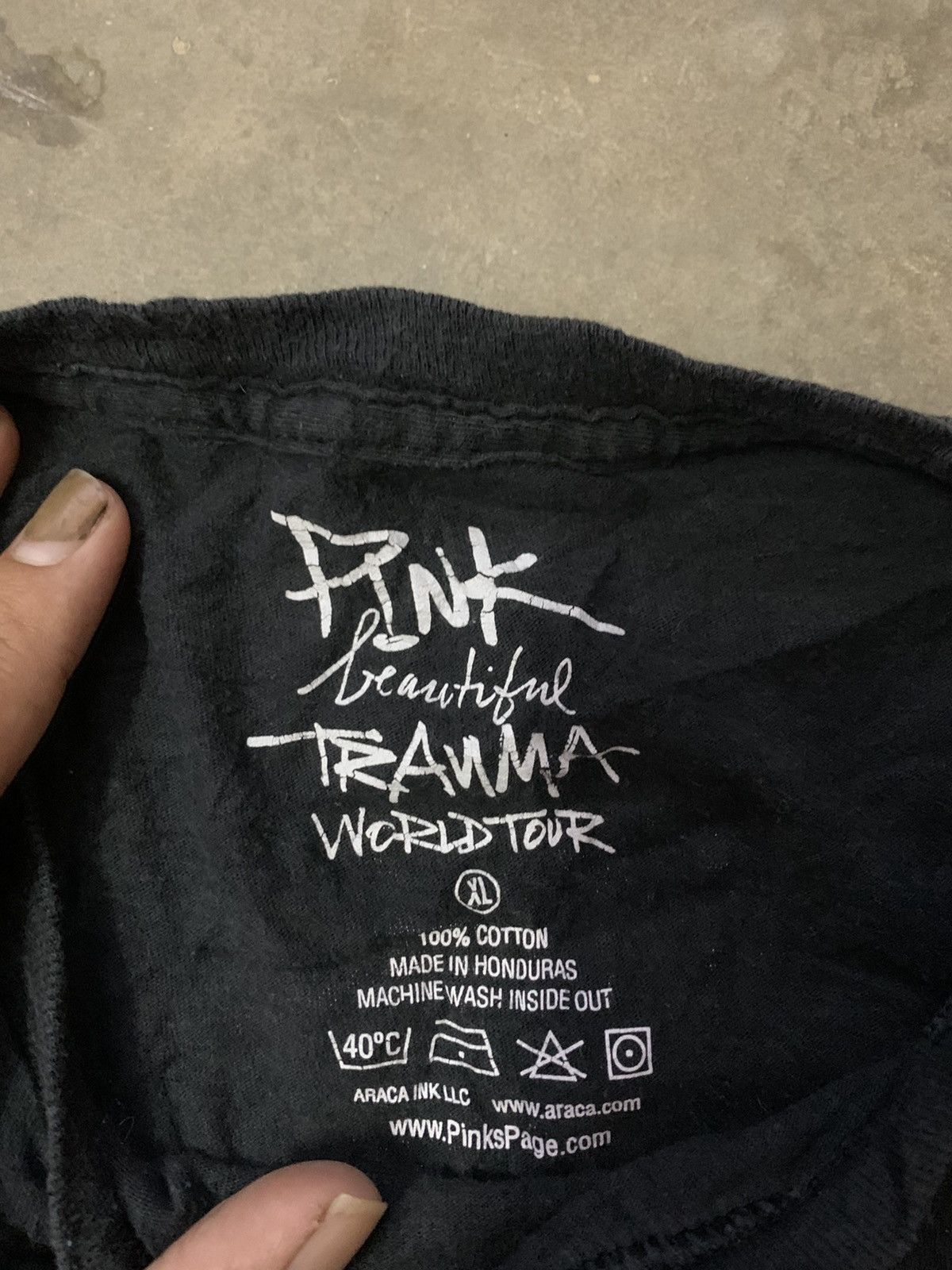Pink Pink Beautiful Trauma World Tour 2018 Tee Size US XL / EU 56 / 4 - 4 Thumbnail