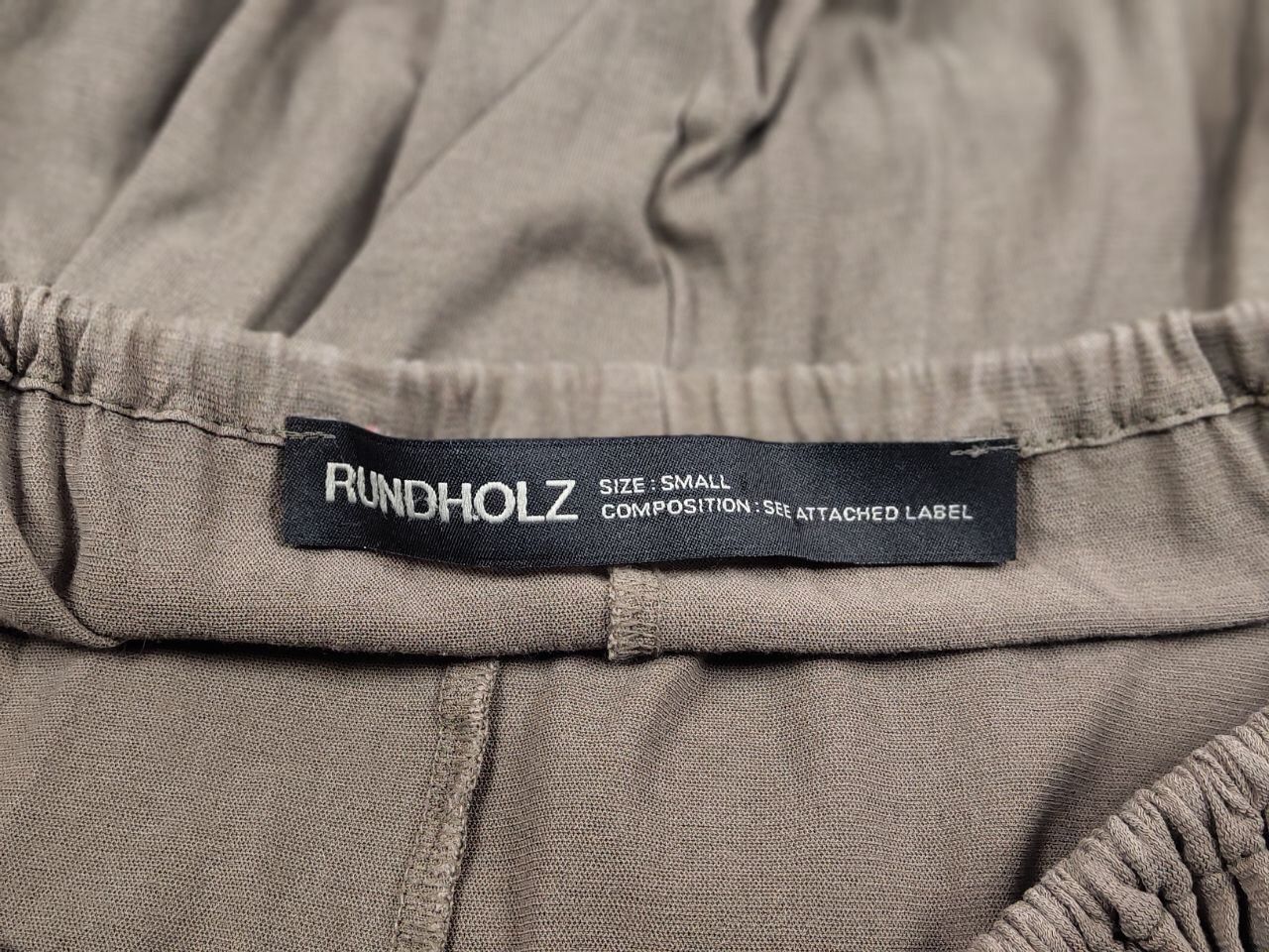 Rundholz Rundholz Design Skirt Cylinder elastic bands khaki color Size 28" / US 6 / IT 42 - 14 Thumbnail