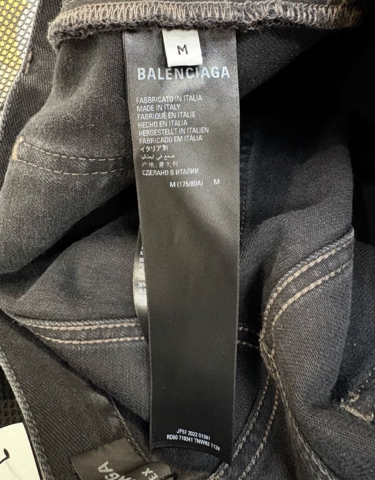 Balenciaga Brand New BALENCIAGA BAGGY Distressed Jeans K1 Size US 34 / EU 50 - 6 Thumbnail