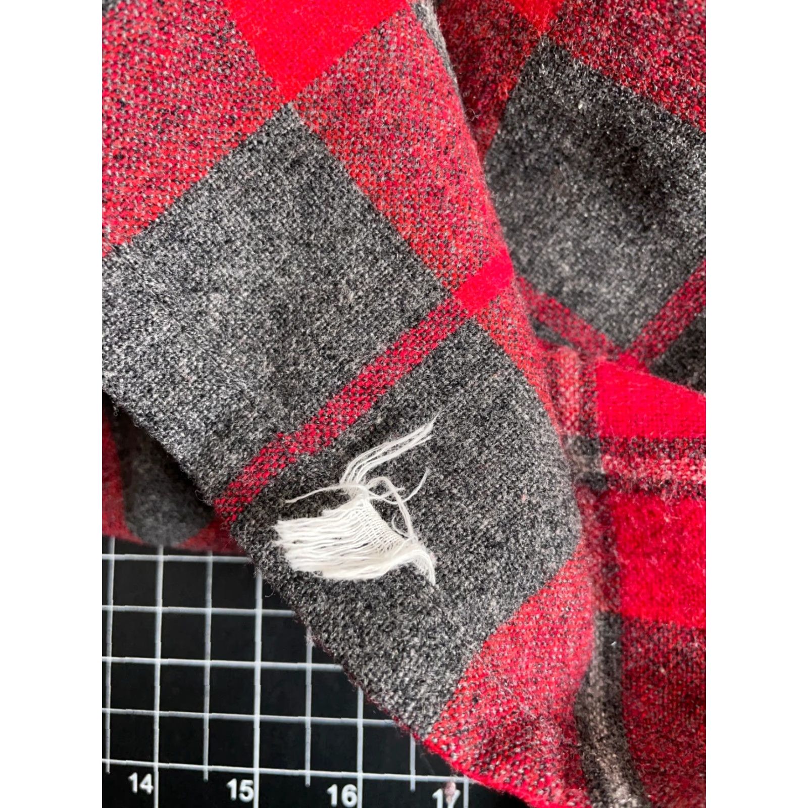 Vintage VINTAGE 70s Wool Flannel Shirt Men M Red Gray Plaid Loop Collar Pockets Button-Up, Old School, Casual Workwear Size US M / EU 48-50 / 2 - 4 Thumbnail
