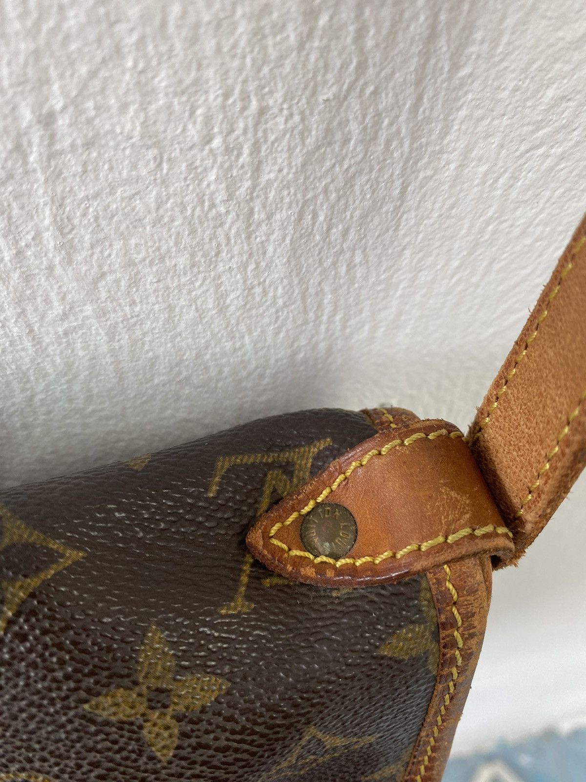 Louis Vuitton Authentic Vintage Louis Vuitton Monogram Saumur 30 Crossbody Size ONE SIZE - 7 Thumbnail