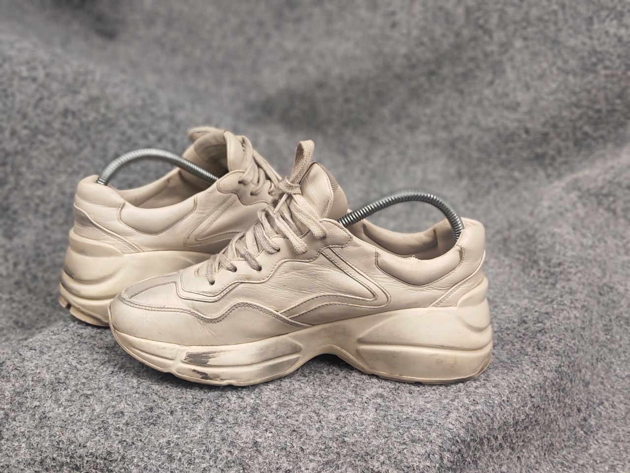 Gucci Gucci Authentic Cream Leather Mouth Print Rhyton Sneakers Size US 9 / IT 39 - 16 Thumbnail