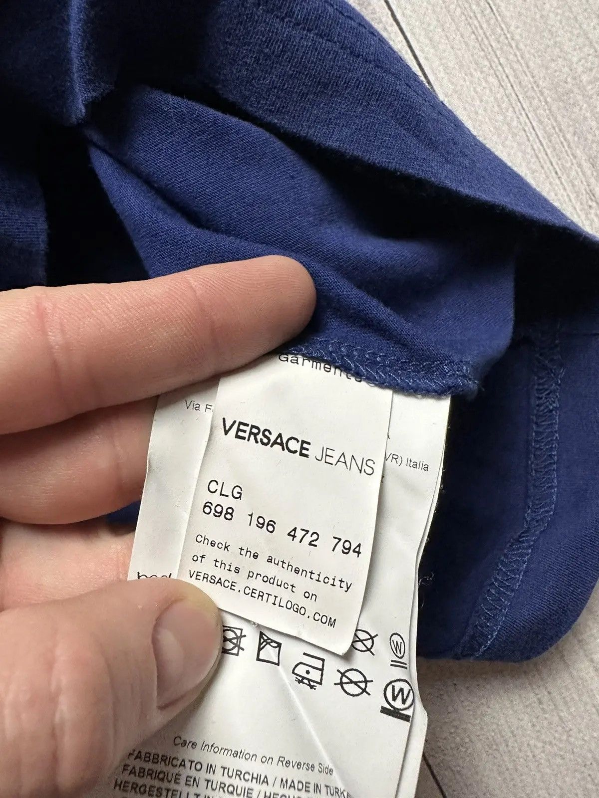 Vintage Vintage Versace luxury tee big central logo rare T-shirt S Size US S / EU 44-46 / 1 - 3 Thumbnail