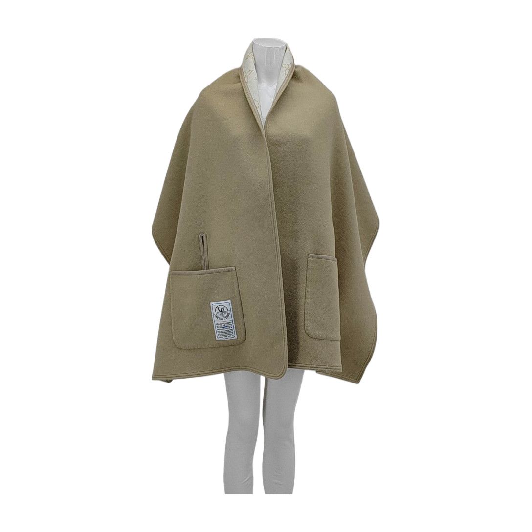 Louis Vuitton Louis Vuitton Monogram Cape Size One Size Size ONE SIZE - 1 Thumbnail