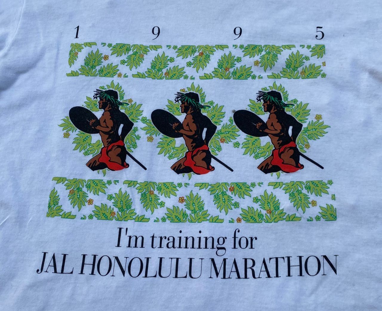 Nike Vintage 1995 Nike Jal Honolulu Marathon Mayor Walk Tshirt Size US S / EU 44-46 / 1 - 3 Thumbnail