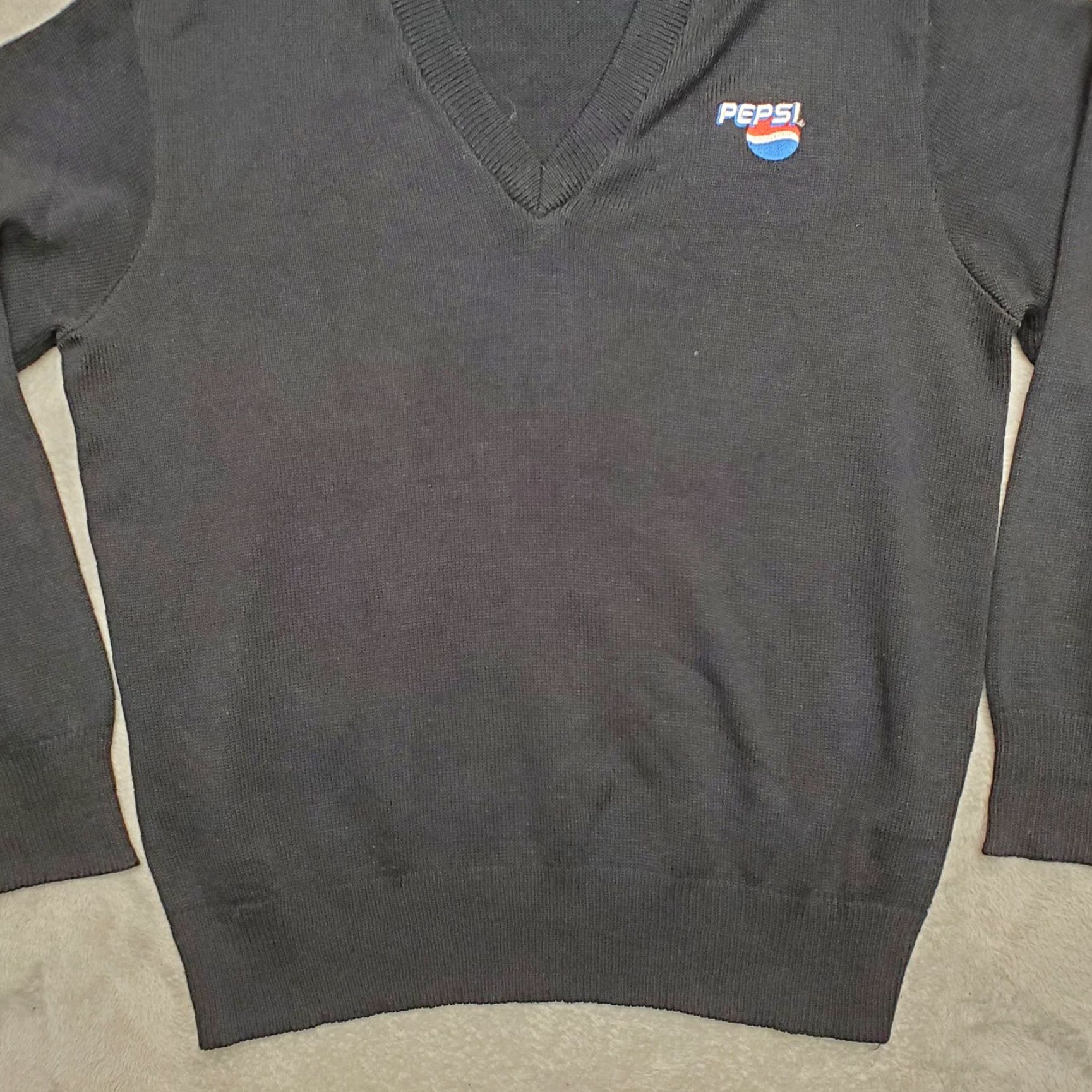 Vintage VINTAGE Pepsi Sweater Mens XL Black Knit V-Neck Long Sleeve Casual USA Size US XL / EU 56 / 4 - 5 Thumbnail