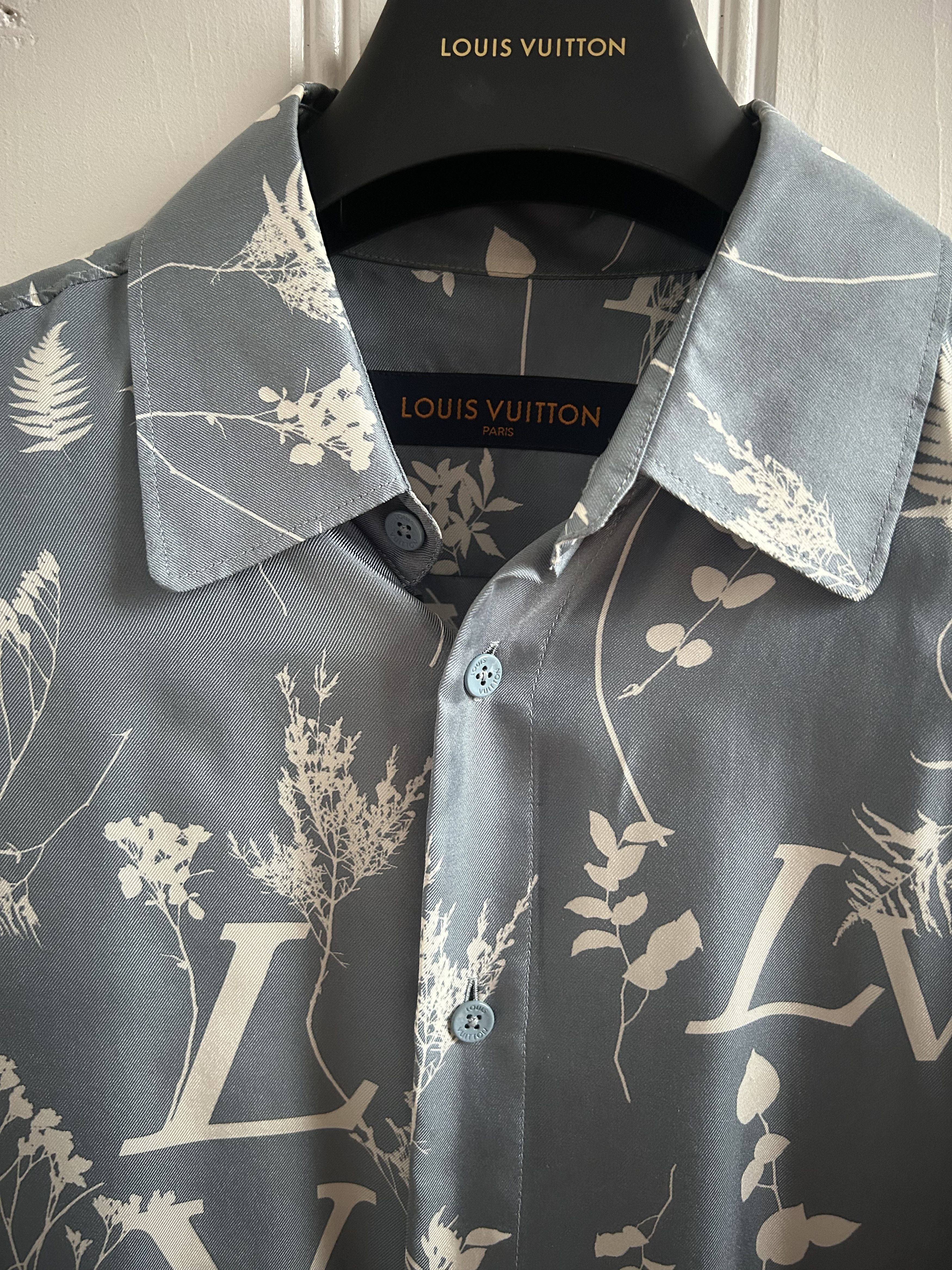 Louis Vuitton Louis Vuitton silk shirt size XS Size US XS / EU 42 / 0 - 2 Thumbnail