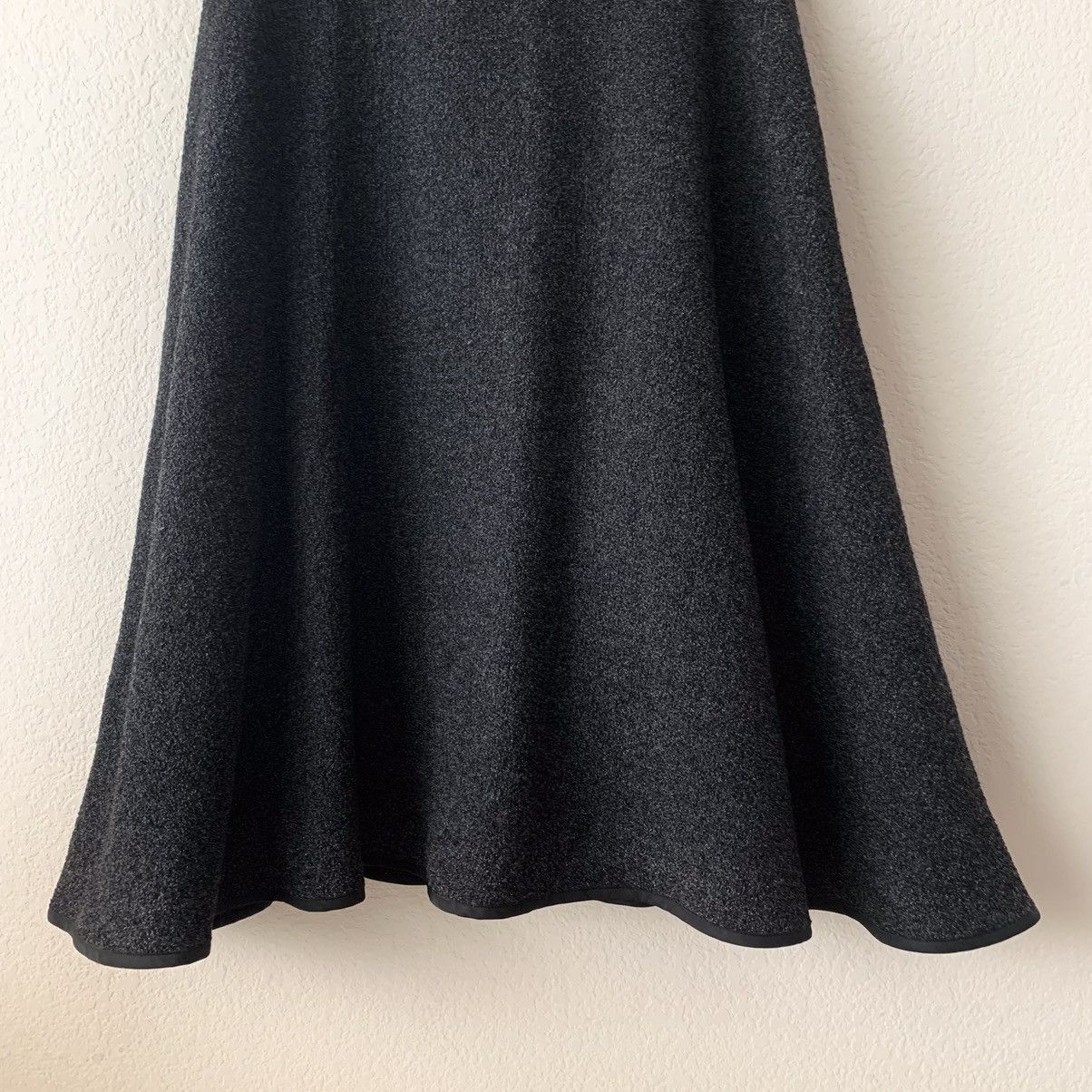 Louis Vuitton Louis Vuitton wool blend flare skirt Size 27" / US 4 / IT 40 - 8 Thumbnail
