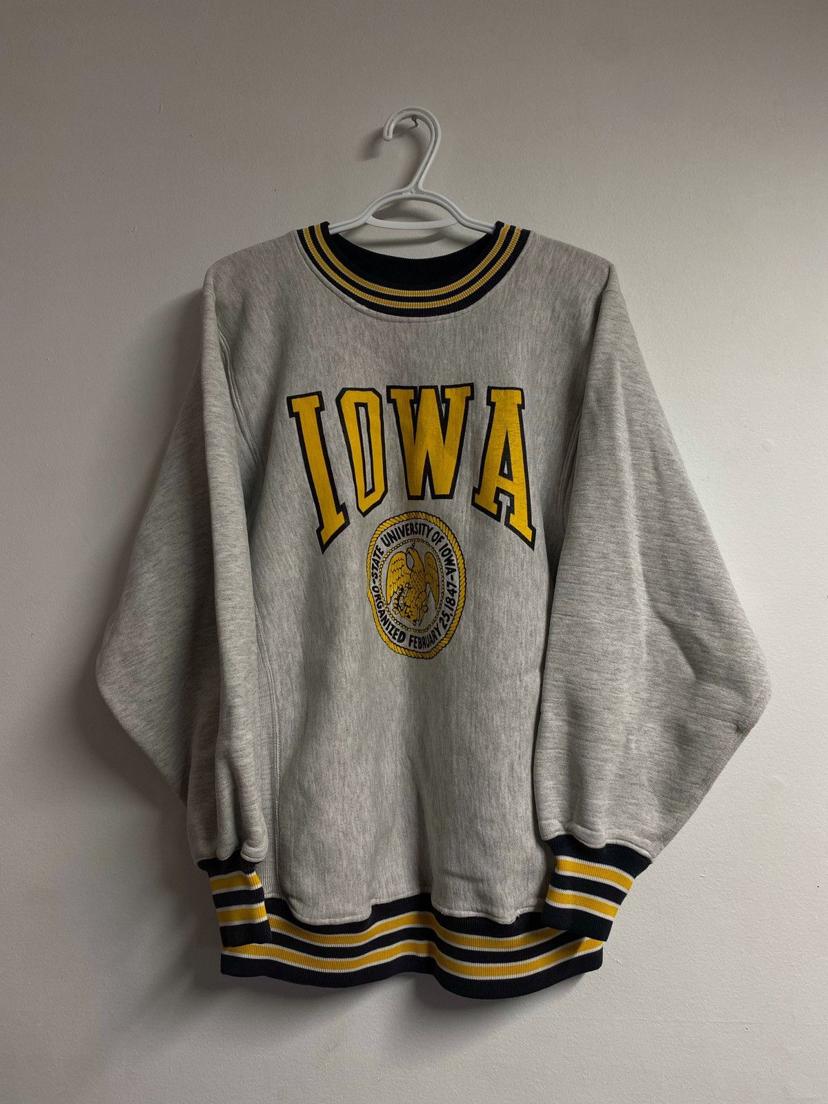 Vintage Vintage 90s Iowa University Crewneck Sweater Size US M / EU 48-50 / 2 - 1 Thumbnail