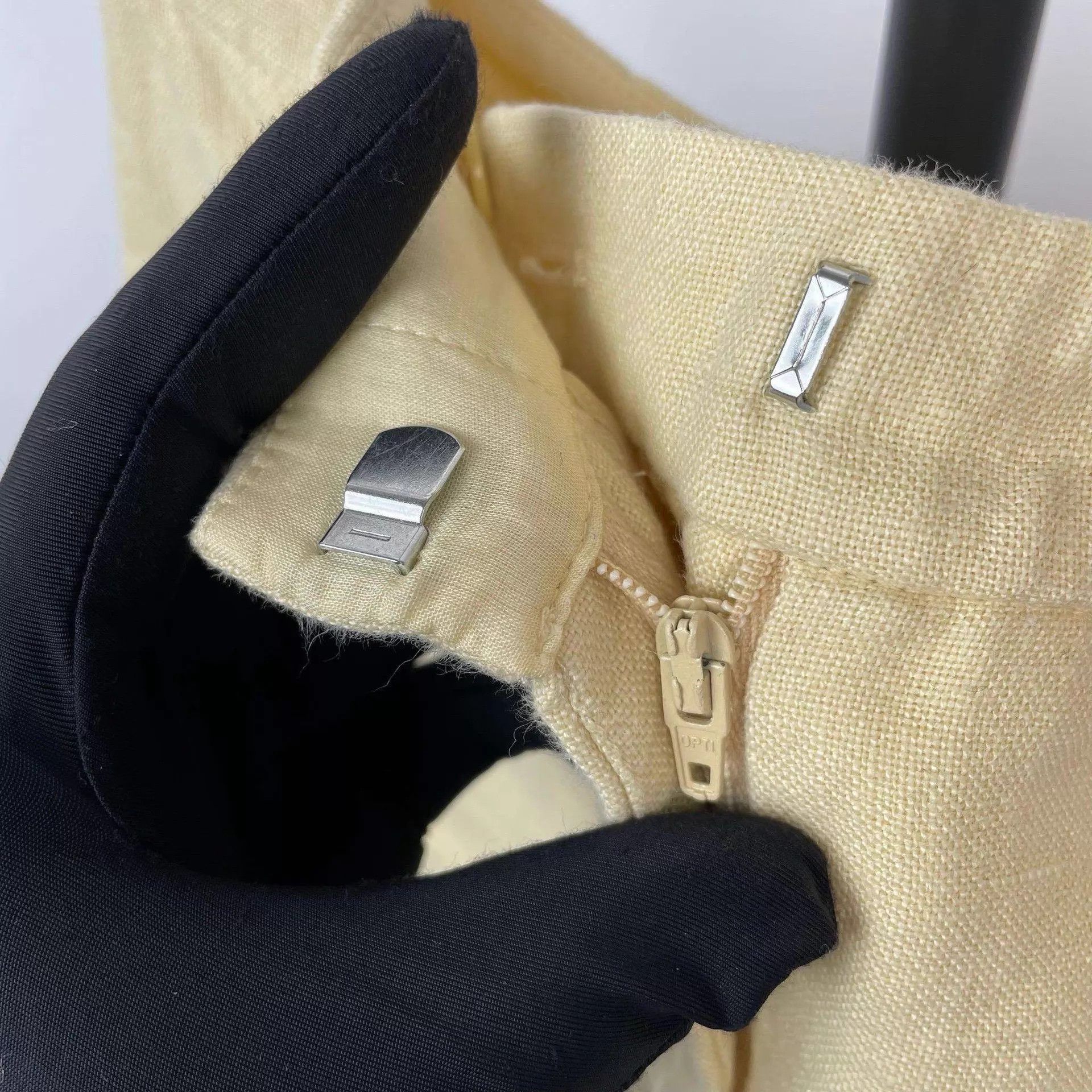 Valentino Valentino Linen-Cotton Short 38 Yellow Size 26" / US 2 / IT 38 - 3 Thumbnail