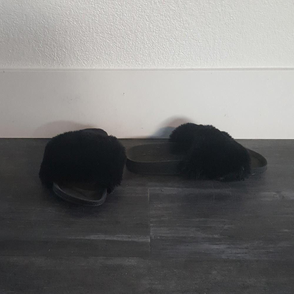 Designer Black Classic Fur Detailed Sandal Size US 7 / IT 37 - 3 Thumbnail
