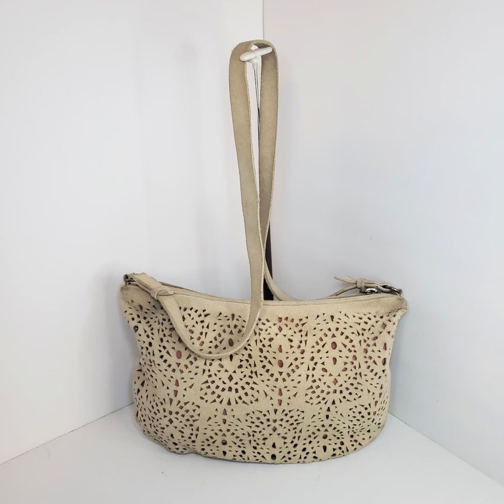 Vintage American Eagle Suede Shoulder Bag Beige Cutout Sloulchy Hippie Boho Summer Size ONE SIZE - 2 Thumbnail