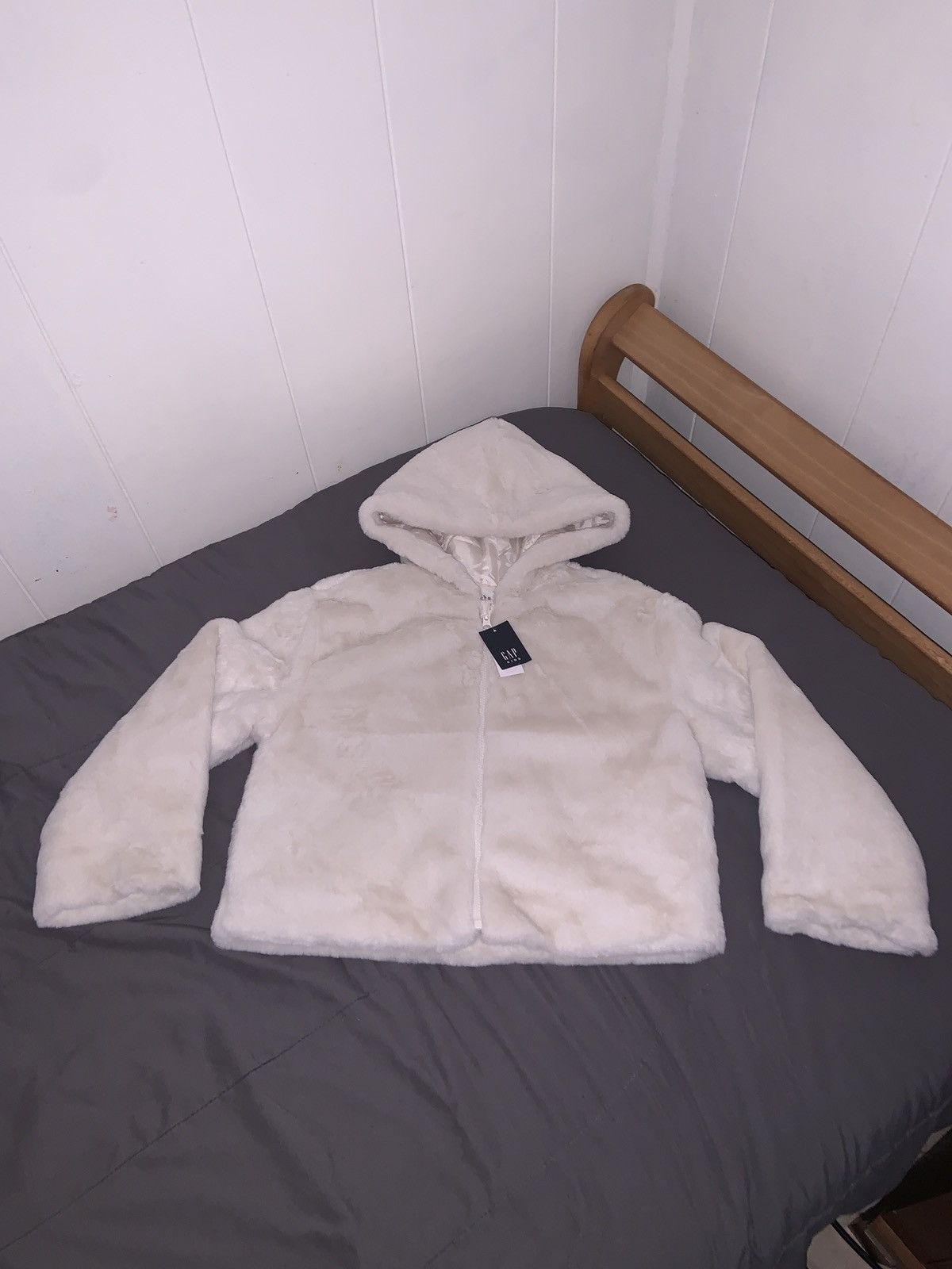 Gap KIDS - Girls - Relaxed Faux-Fur Jacket - Size Large - White Size L / US 10 / IT 46 - 1 Thumbnail