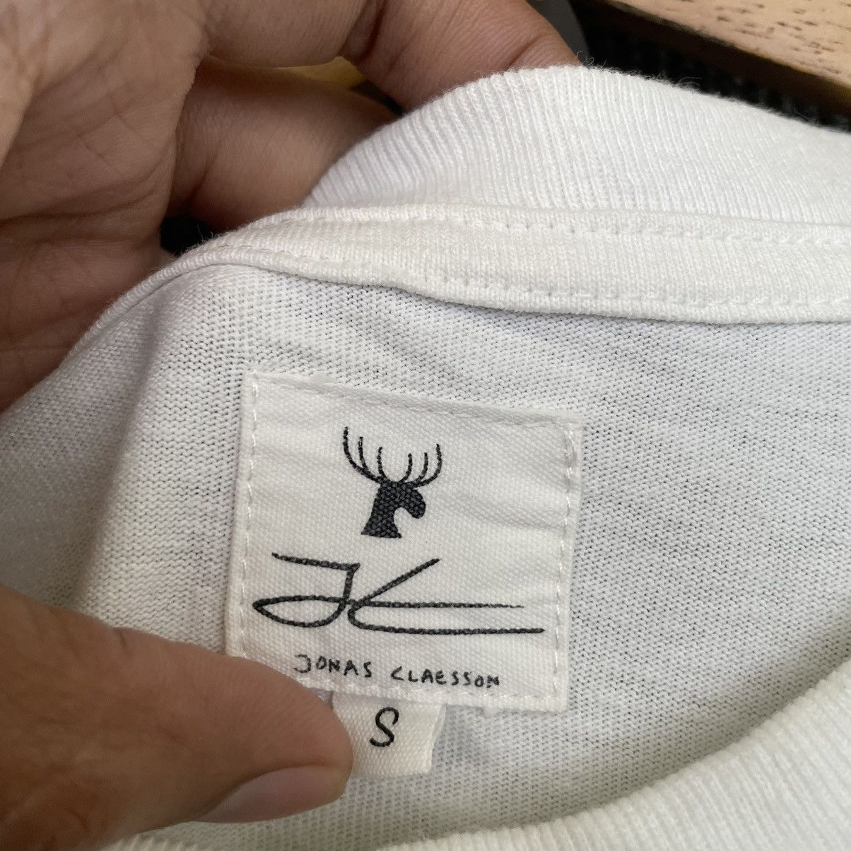 Vintage Vintage 2000s Jonas Claesson Art T Shirt Size US S / EU 44-46 / 1 - 3 Thumbnail