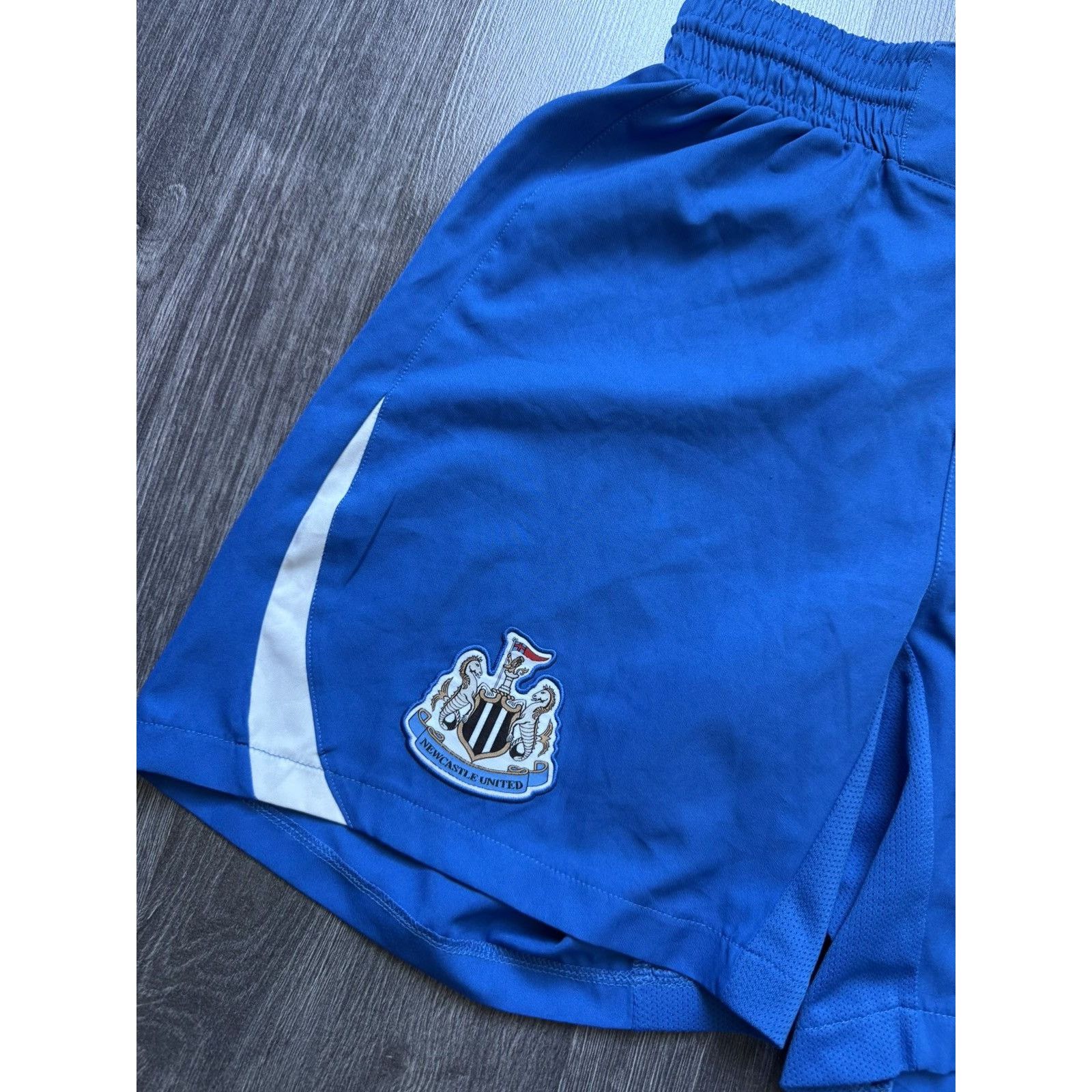 Puma 00s Vintage Puma New Castle Soccer Shorts Size US 32 / EU 48 - 2 Thumbnail