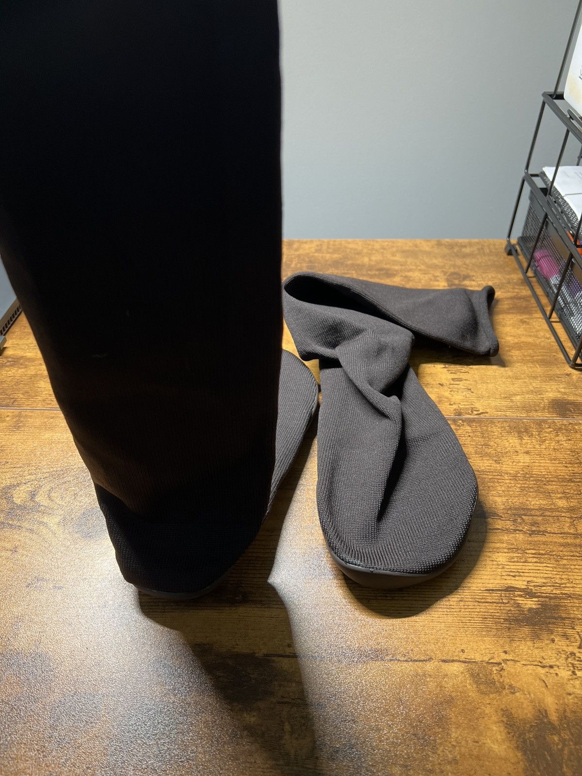 Yeezy Yeezy Pods Size US 12 / EU 45 - 5 Thumbnail