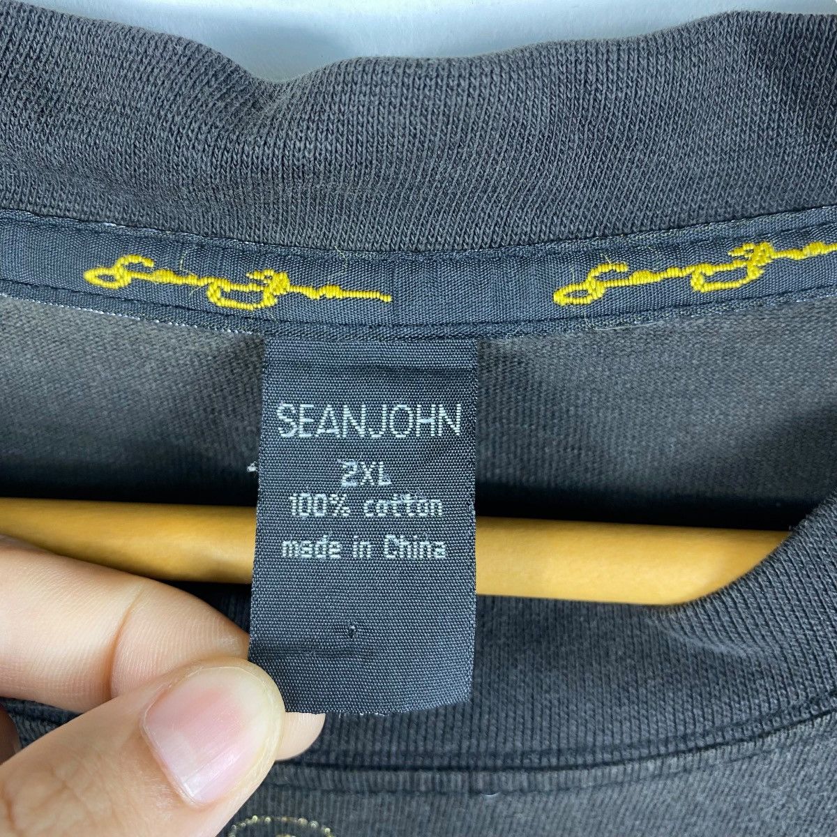 Sean John Vintage 00's SEAN JOHN Embroidery Logo Graphic Faded Tee Size US L / EU 52-54 / 3 - 5 Thumbnail