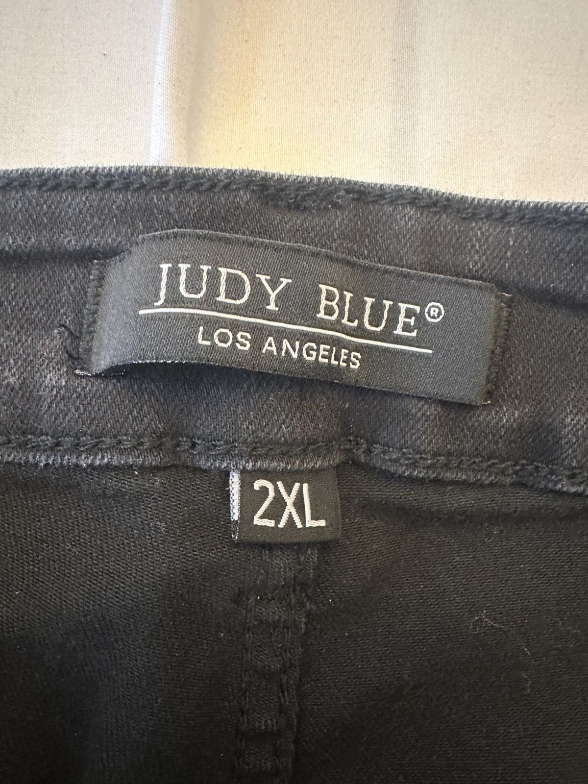 Judy Blue Judy Blue Cargo Patch Pocket Black Denim Jean Shorts Size 2X Size 42" / US 20 - 7 Thumbnail