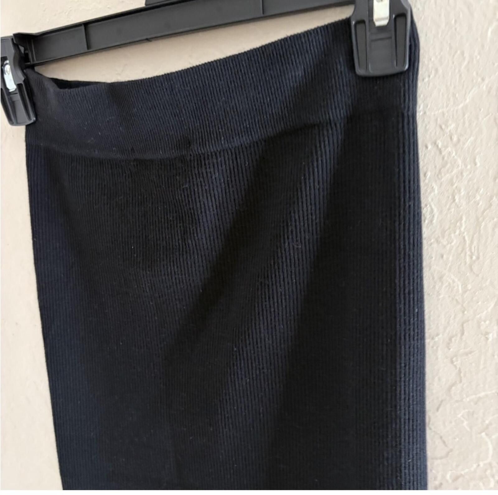 Forever 21 Forever 21 Classic Black Pencil Skirt Size 28" / US 6 / IT 42 - 6 Thumbnail