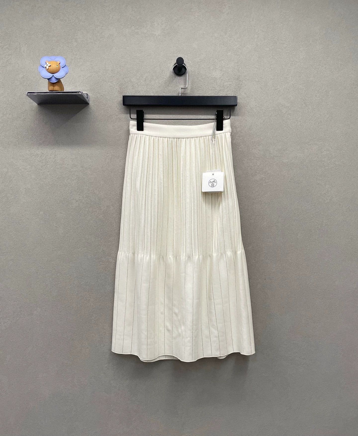 Hermes Hermes Beige High-Waist A-Line Skirt Size US 34 / EU 50 - 1 Thumbnail