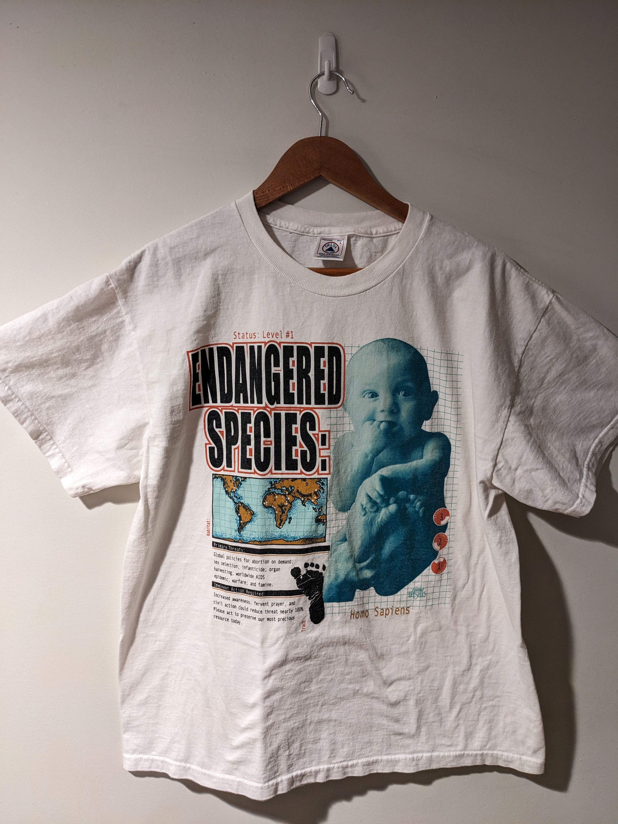 Vintage Vintage 90s Endangered Species Baby Homo Sapiens T-Shirt Size US L / EU 52-54 / 3 - 1 Thumbnail