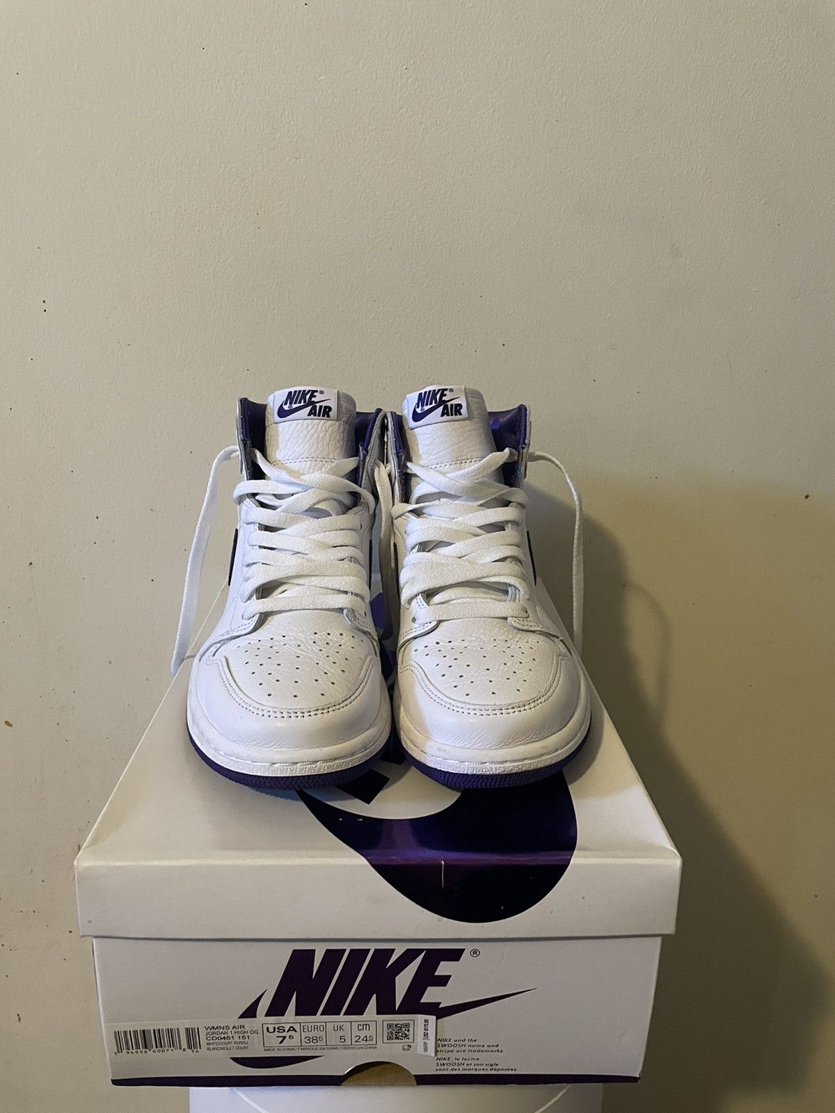 Jordan Brand 2021 Wmns Air Jordan 1 High OG 'Court Purple' Size US 7.5 / IT 37.5 - 2 Thumbnail