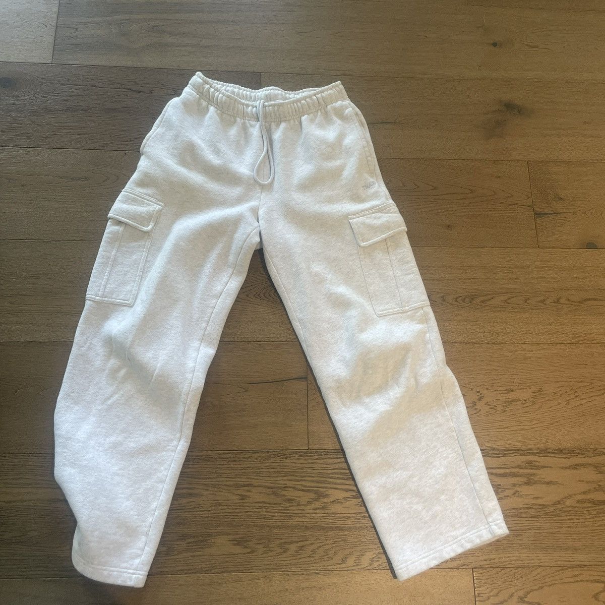 Aritzia Aritiza cargo sweatpants (comes with 2 colours) Size 26" / US 2 / IT 38 - 3 Thumbnail