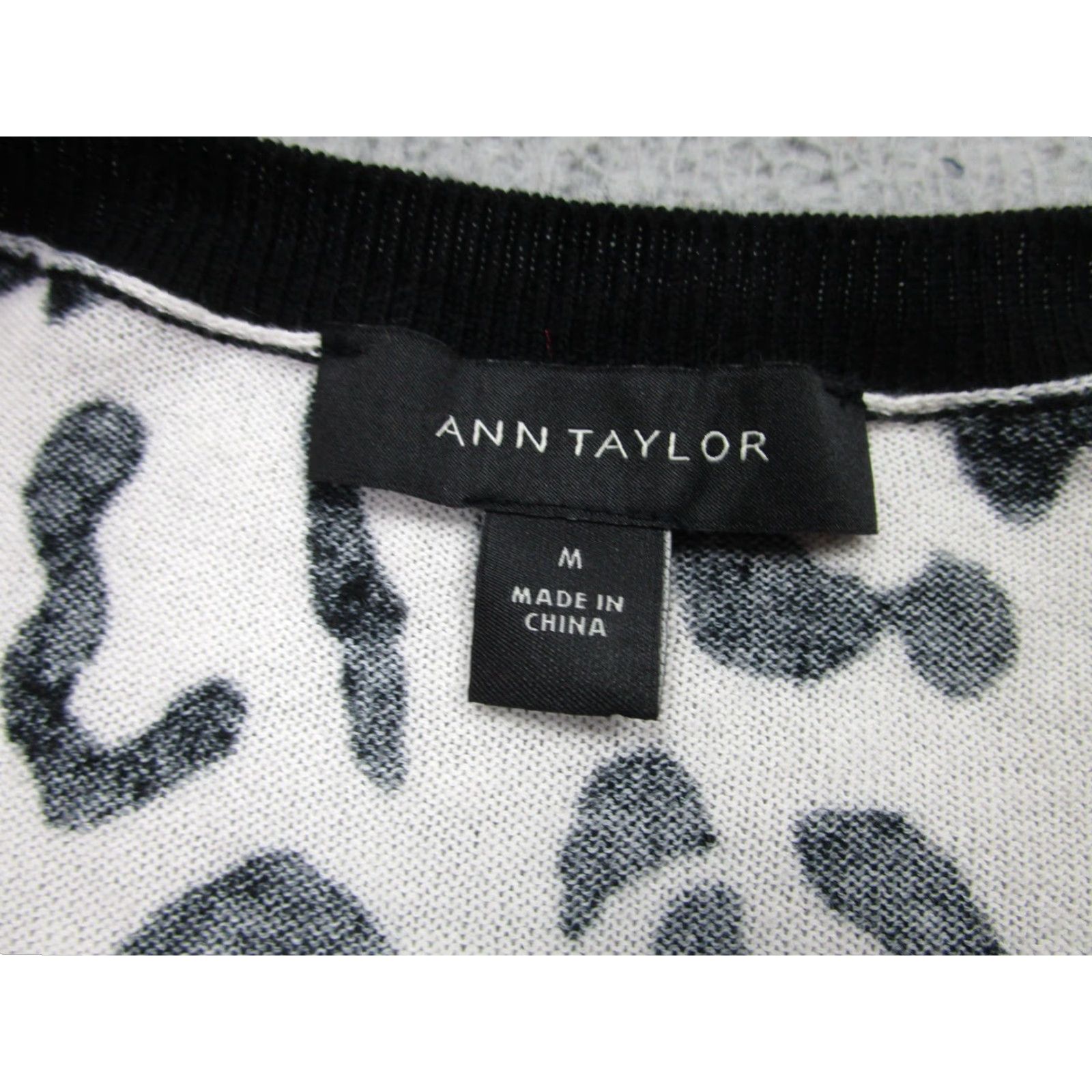 Ann Taylor VINTAGE Ann Taylor Cardigan Sweater Womens M White Leopard Print Crewneck Academia y2k Size M / US 6-8 / IT 42-44 - 3 Thumbnail