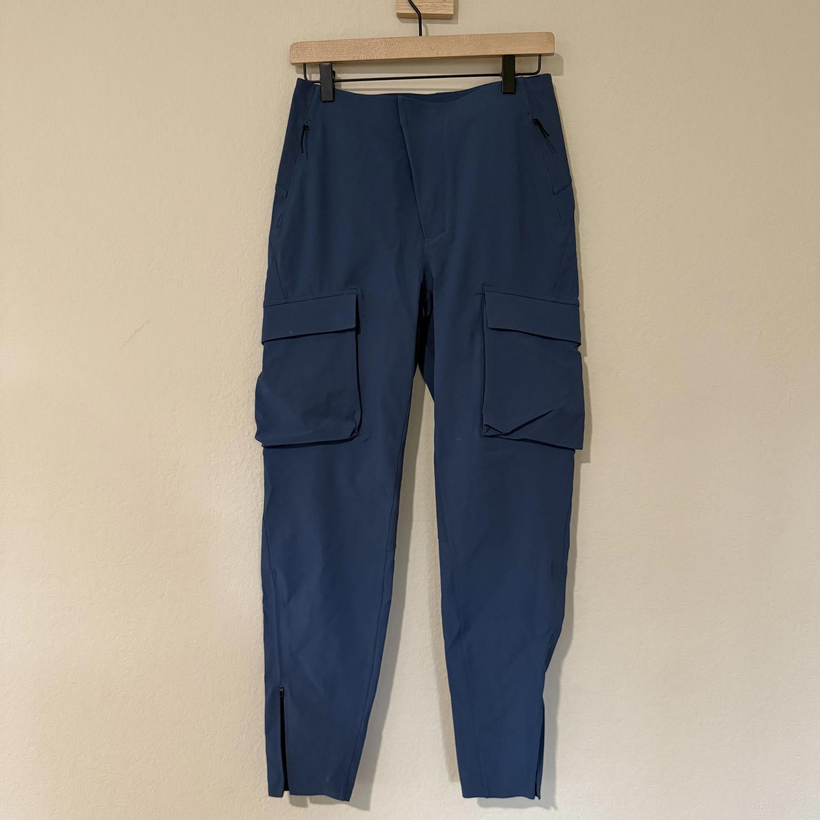 Lululemon Lululemon Joggers Women's Blue Cargo Reykur Ankle Zip Size 32" / US 10 / IT 46 - 1 Thumbnail