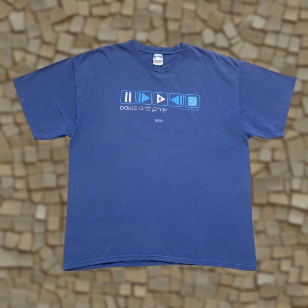 Gildan VINTAGE Gildan T-Shirt Graphic Bible VTG Y2K God Pause and Pray 1 Thessalonians 5:17 Graphic Blue XL Mens Short Sleeve Crew Neck Shirt Size US XL / EU 56 / 4 - 1 Thumbnail