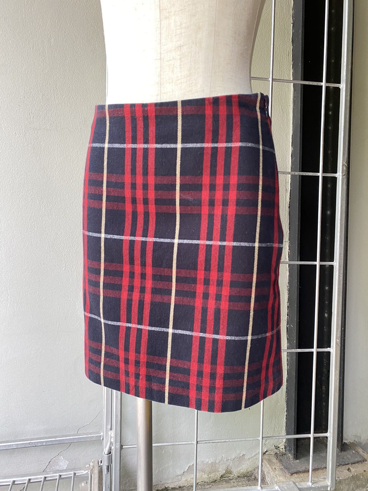 Burberry Burberry Y2K red nova check skirt Size 24" / US 00 / IT 34 - 17 Thumbnail