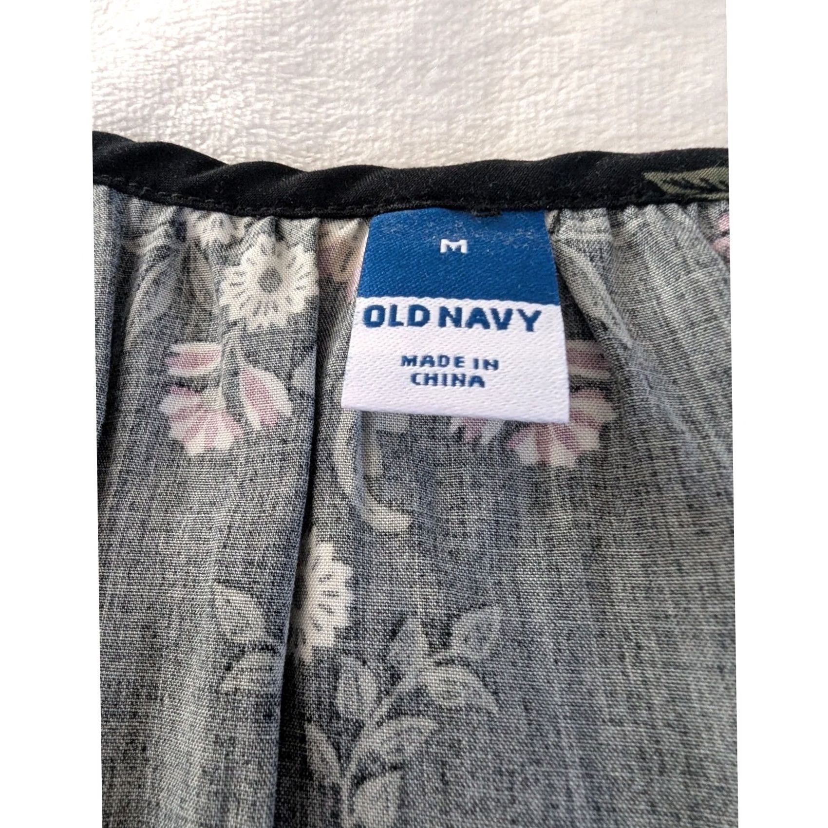 Old Navy Old Navy Blouse Long Sleeve Black Floral Smocked Waist Women's M Boho Shirt Shirt Size M / US 6-8 / IT 42-44 - 4 Thumbnail
