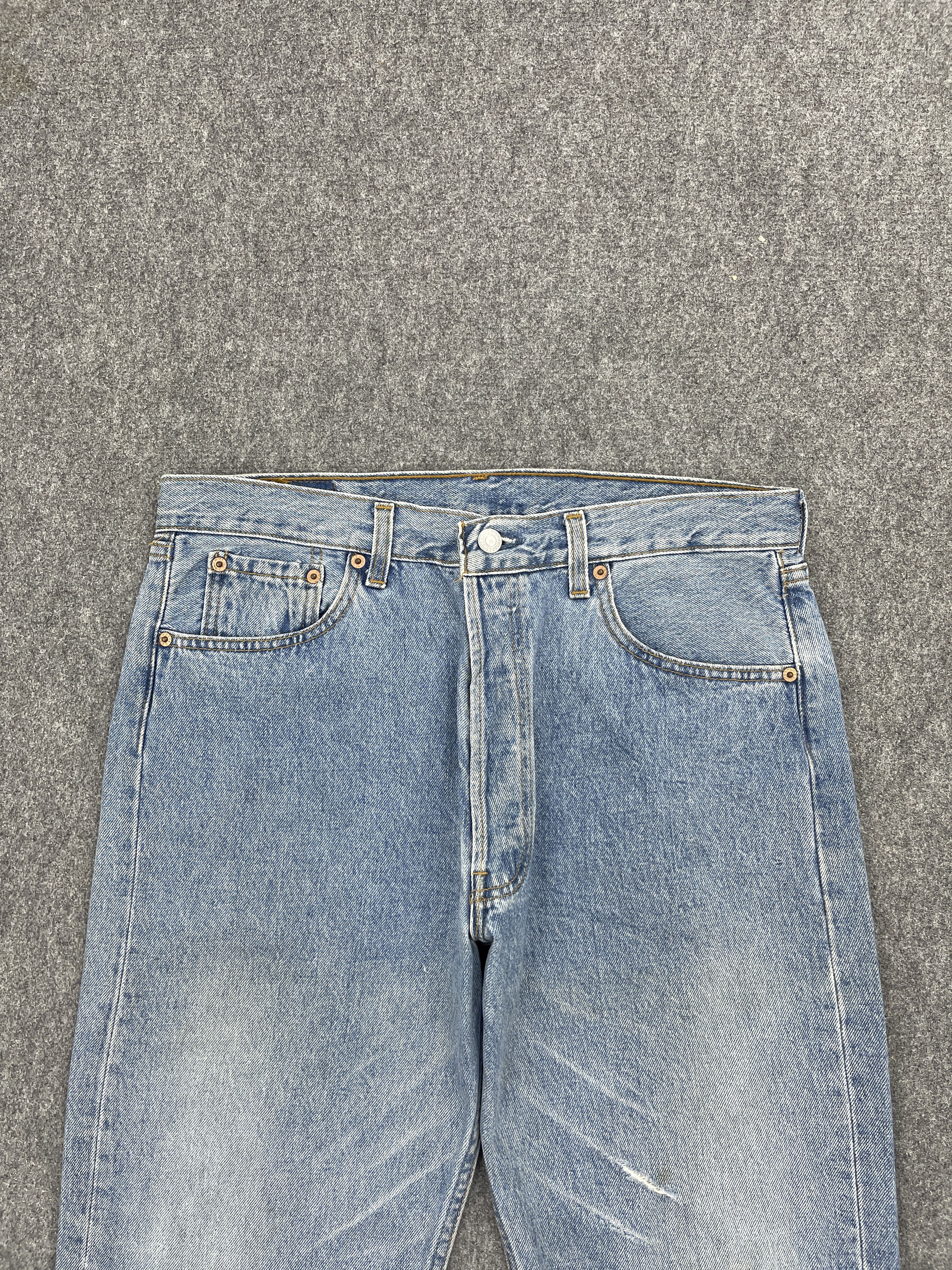 Levi's × Vintage Vintage 90s Levi's 501 Light Washed Jeans Size US 32 / EU 48 - 2 Thumbnail