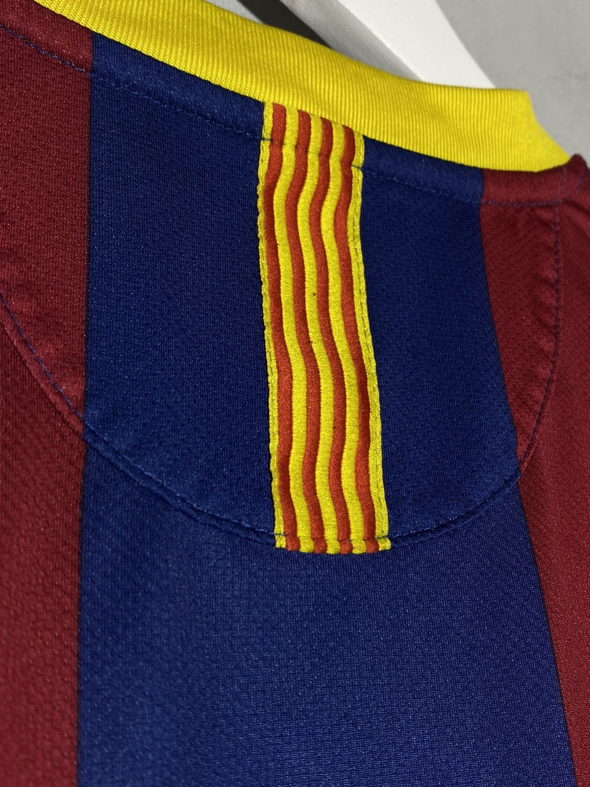 Nike Nike FC Barcelona 2010/11 Home Football Shirt Messi Era Size US S / EU 44-46 / 1 - 16 Thumbnail