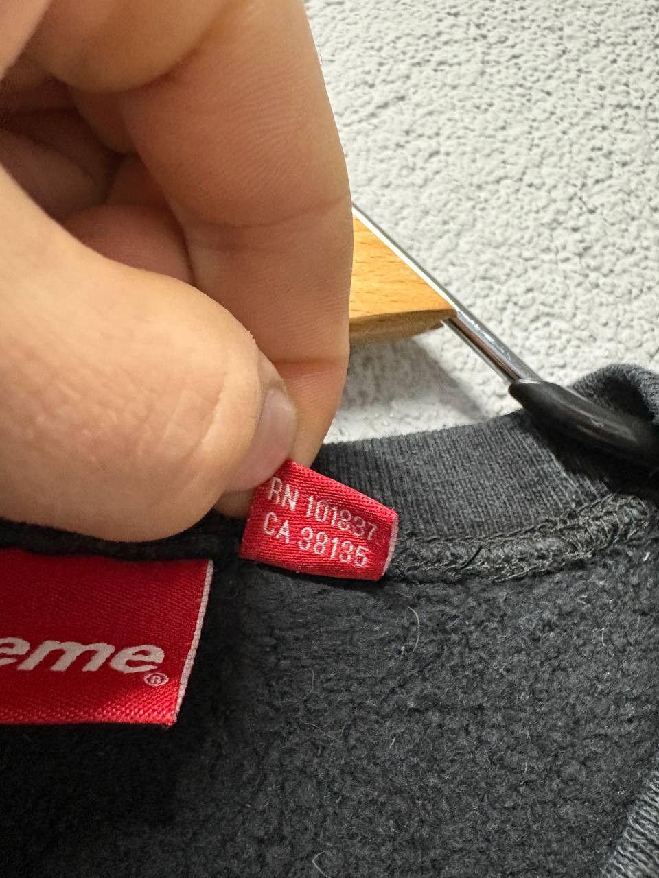 Supreme Supreme sweatshirt made in Canada size L Size US L / EU 52-54 / 3 - 9 Thumbnail