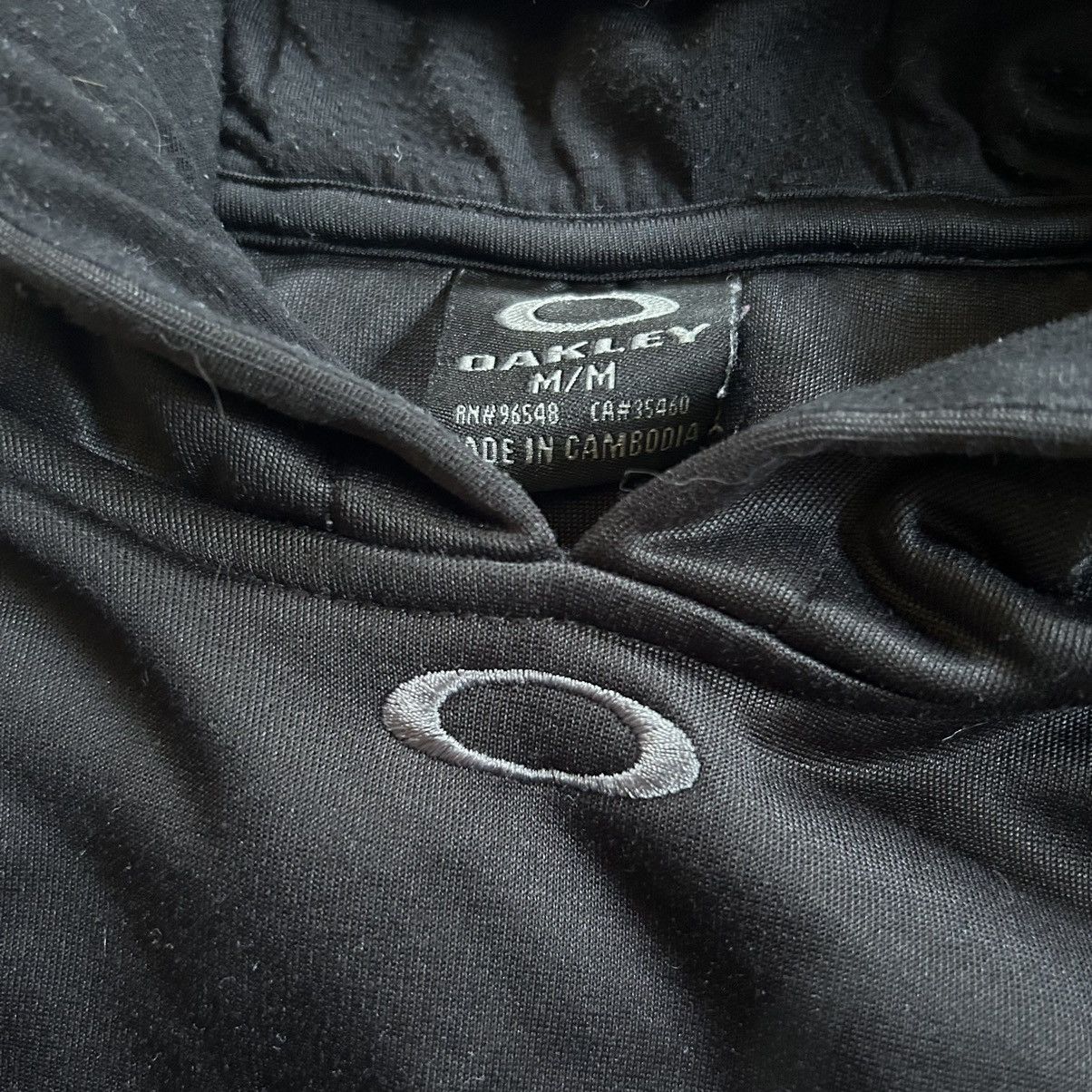Oakley LATE 2000’s BASiC BLACK ON BLACK POLYESTER FLEECE HOODiE Size US M / EU 48-50 / 2 - 2 Thumbnail